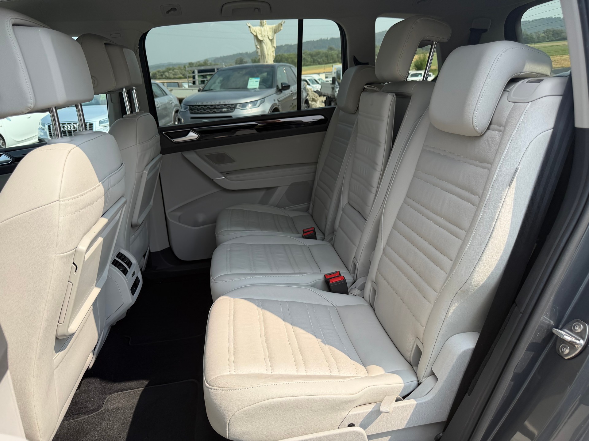 VW Touran 1.8 TSI BlueMotion Technology Highline DSG-image-12