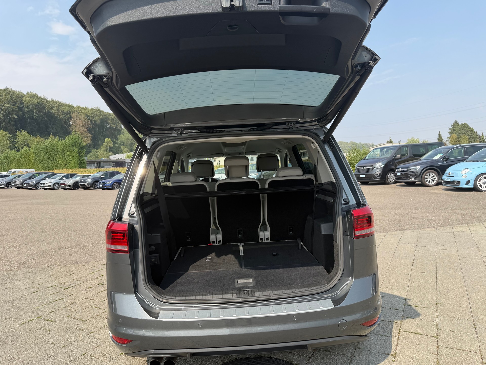 VW Touran 1.8 TSI BlueMotion Technology Highline DSG-image-4