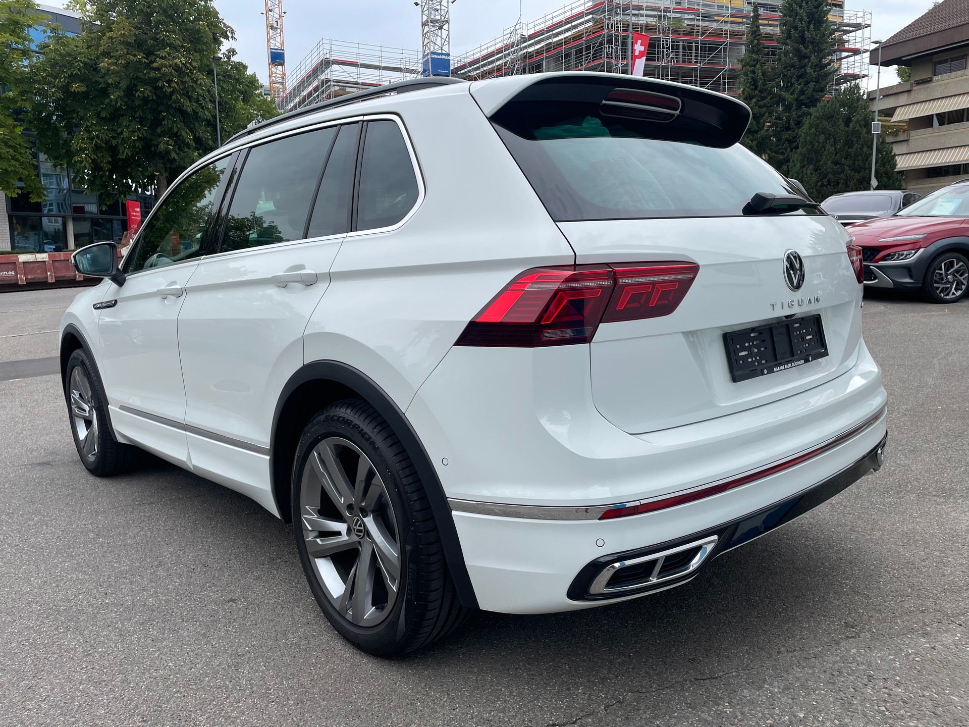 VW Tiguan 2.0 TDI SCR R-Line 4Motion DSG-image-2