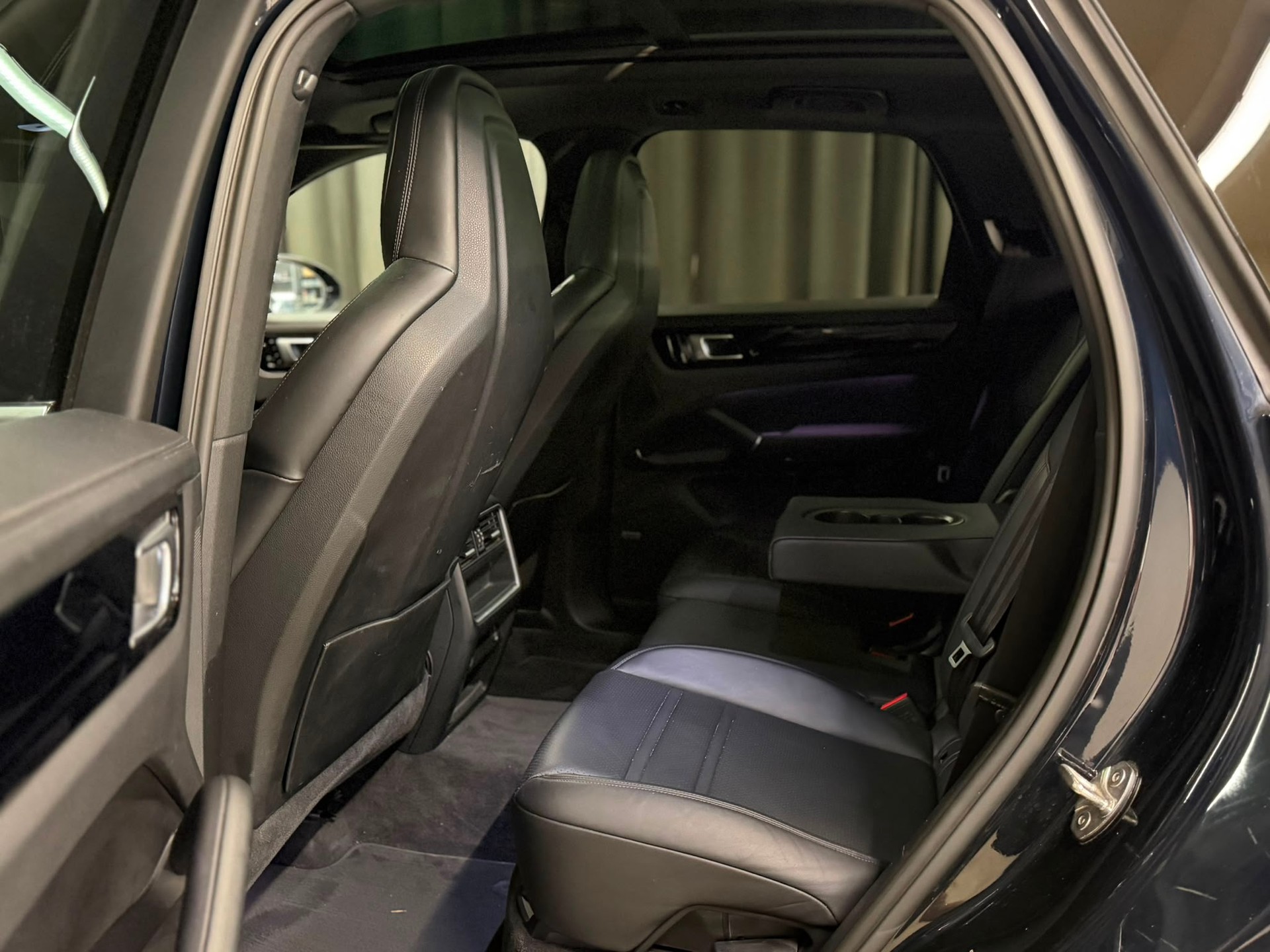 PORSCHE Cayenne-image-11