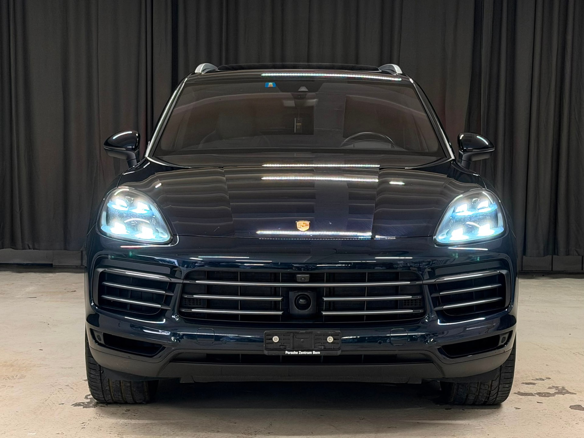 PORSCHE Cayenne-image-2