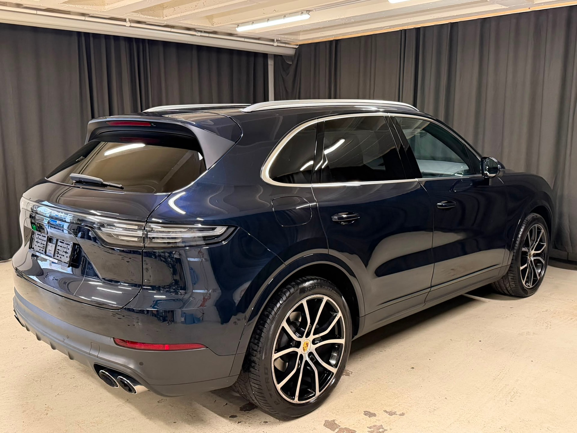 PORSCHE Cayenne-image-3