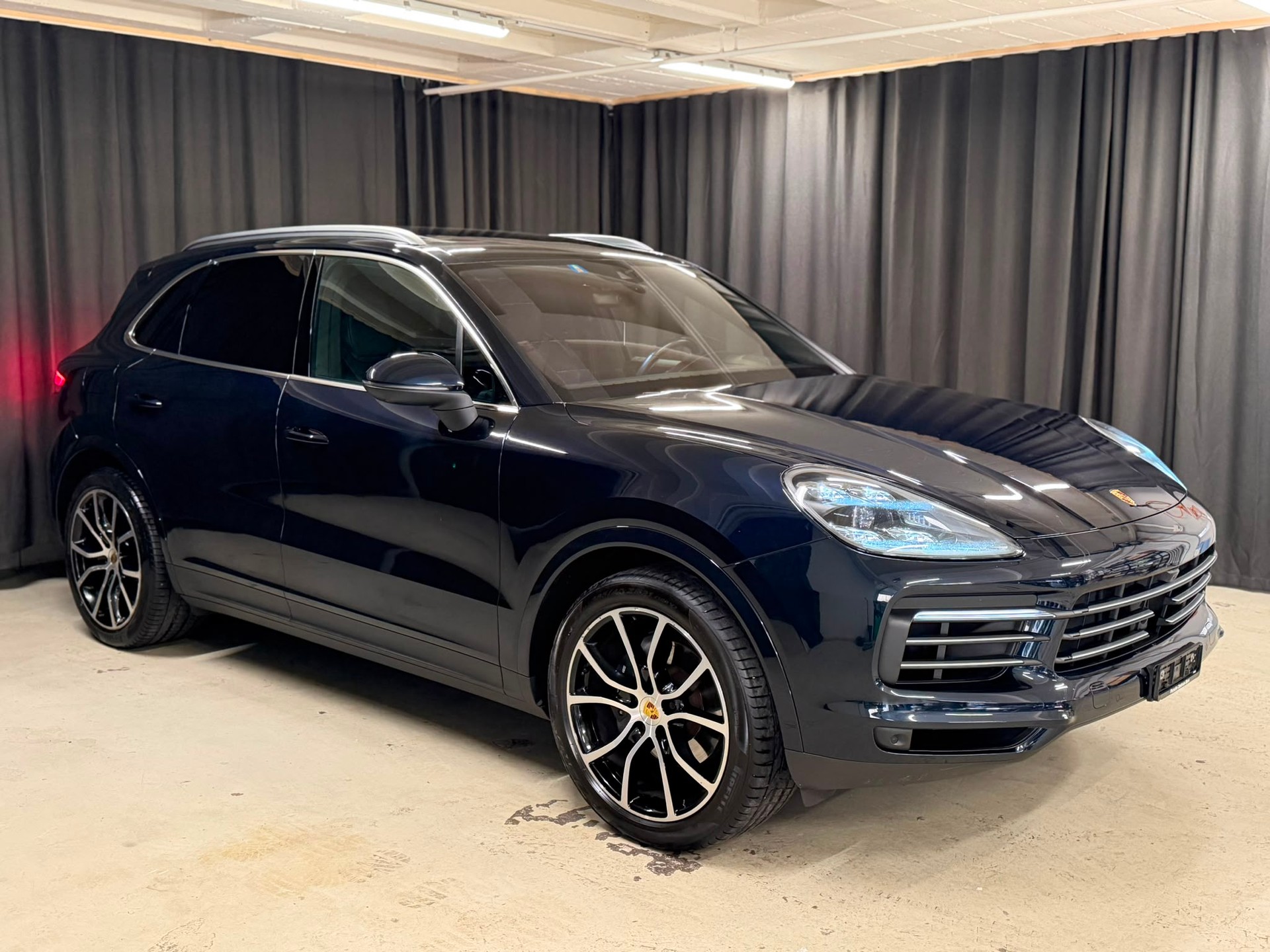 PORSCHE Cayenne-image-1