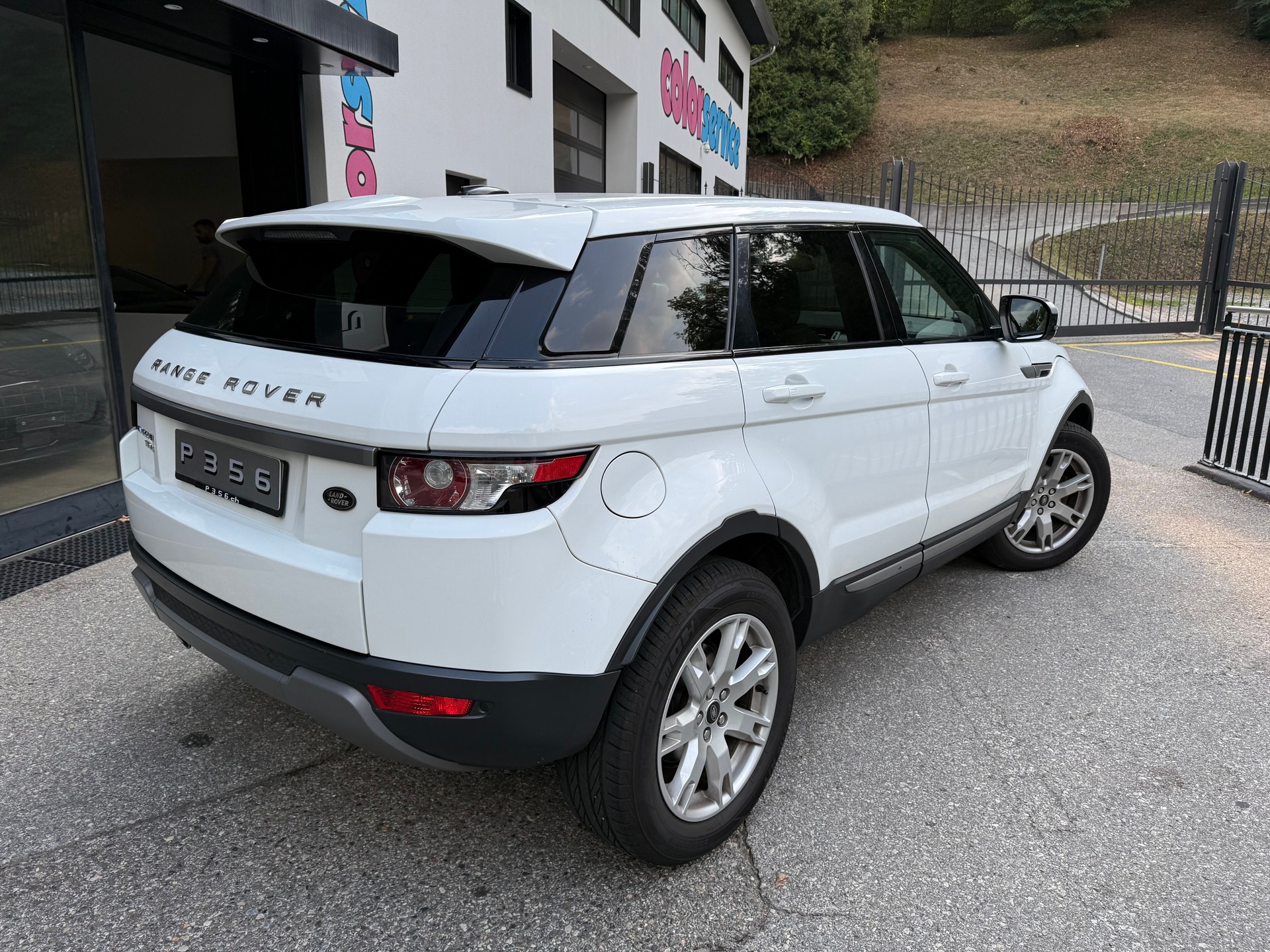 LAND ROVER Range Rover Evoque 2.2 TD4 Dynamic AT6-image-4