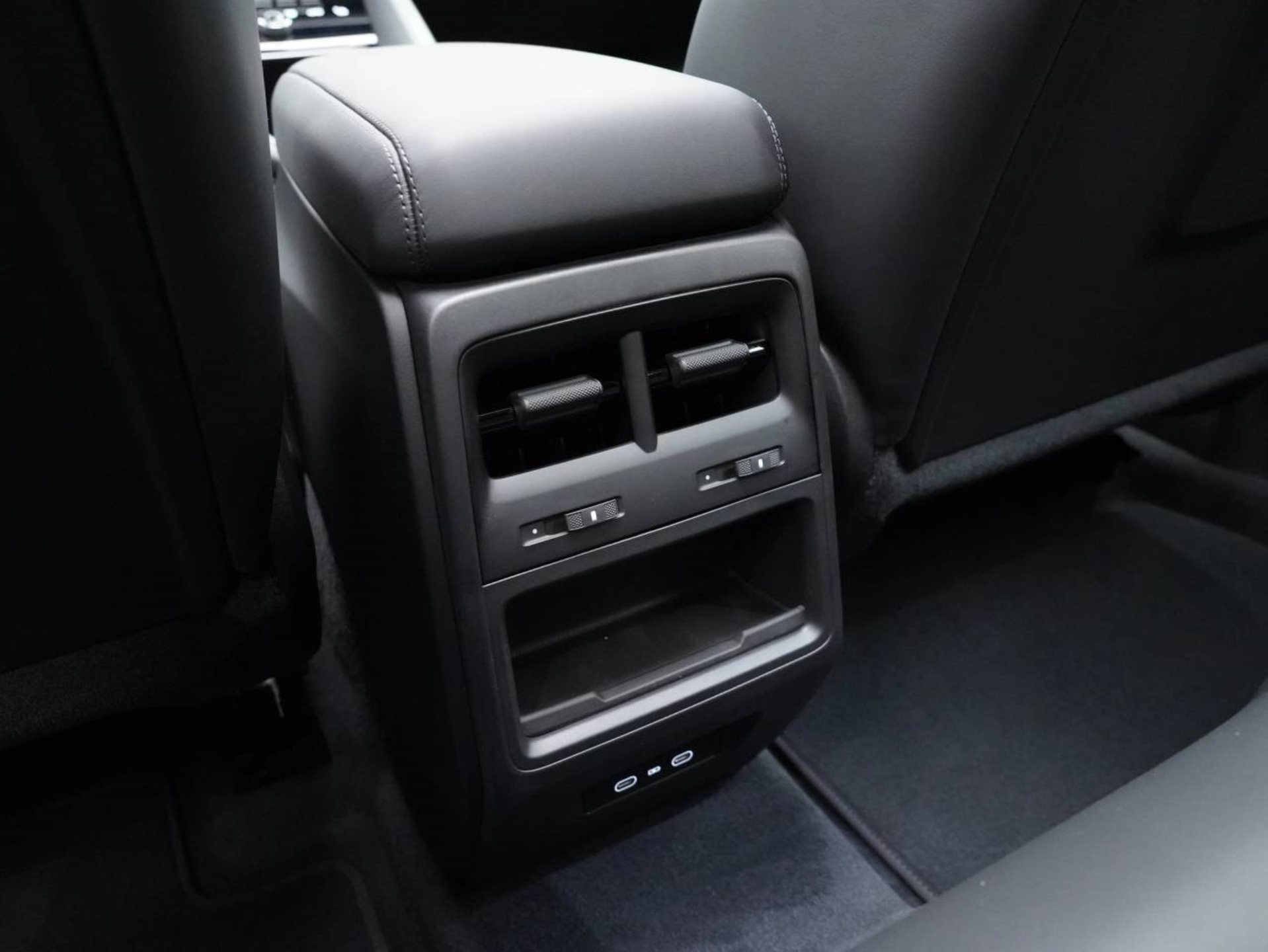 PORSCHE Macan 4-image-27