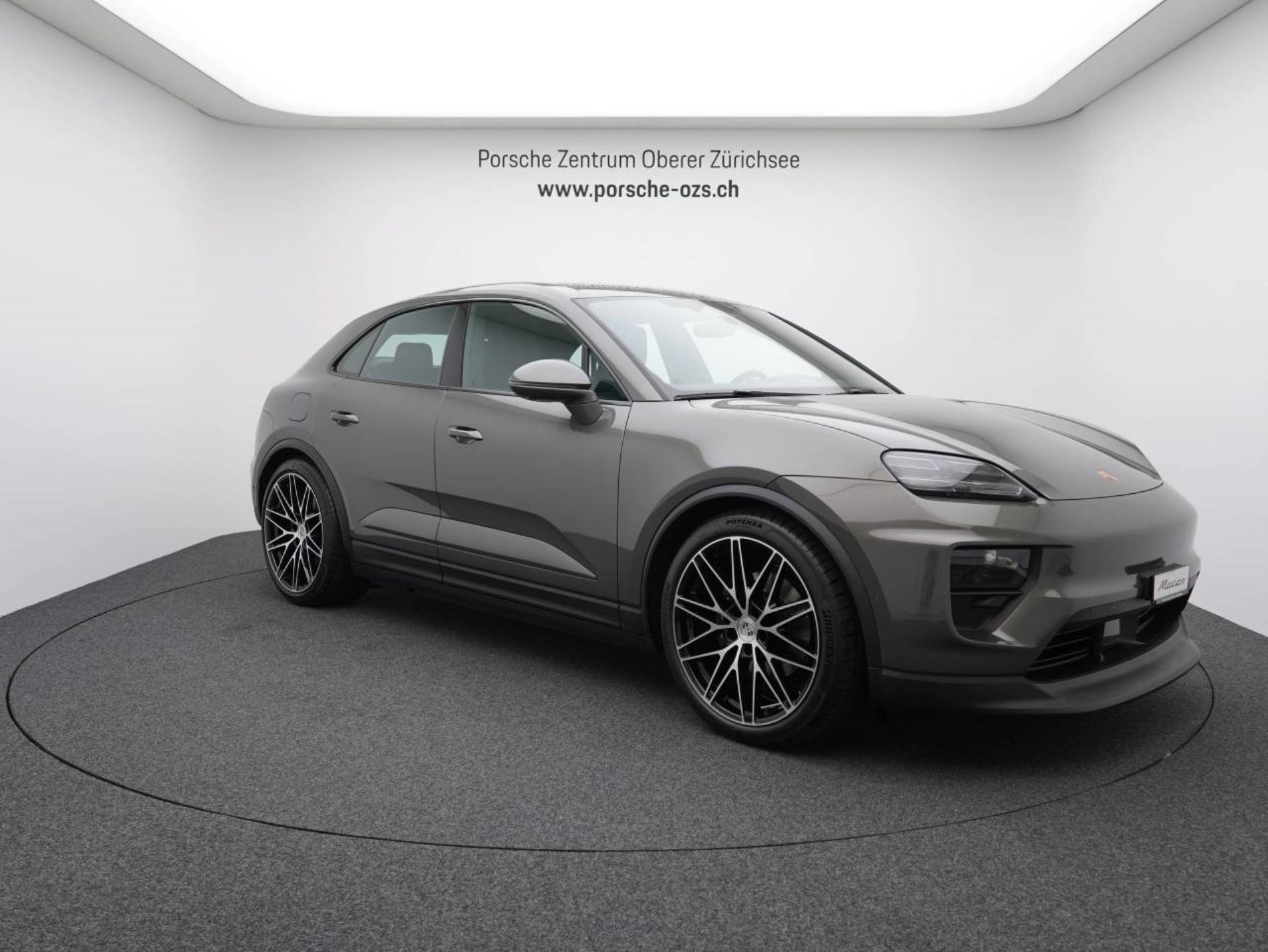 PORSCHE Macan 4-image-8