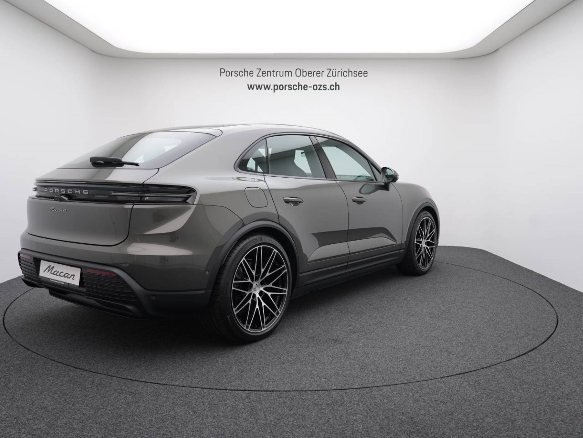 PORSCHE Macan 4-image-6