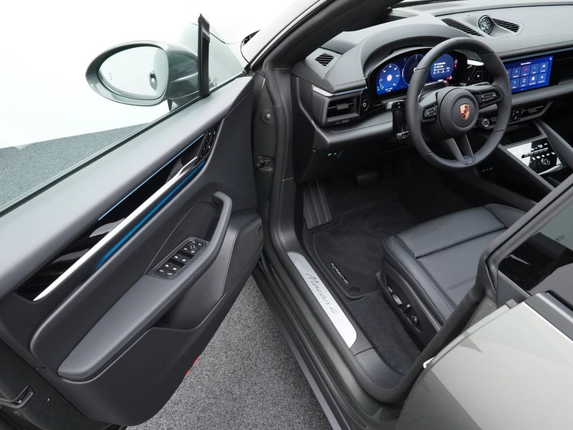 PORSCHE Macan 4-image-3