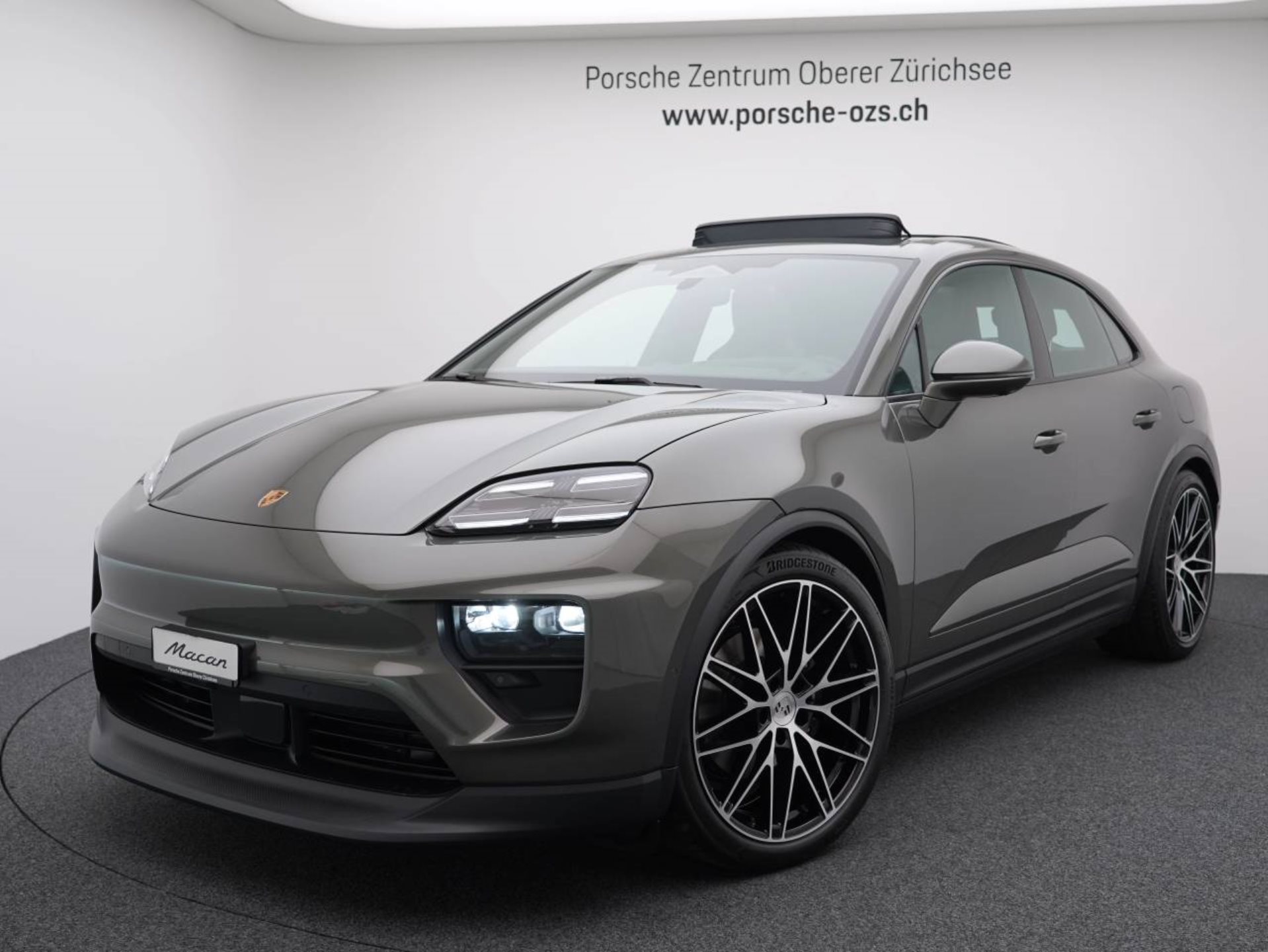 PORSCHE Macan 4-image-0