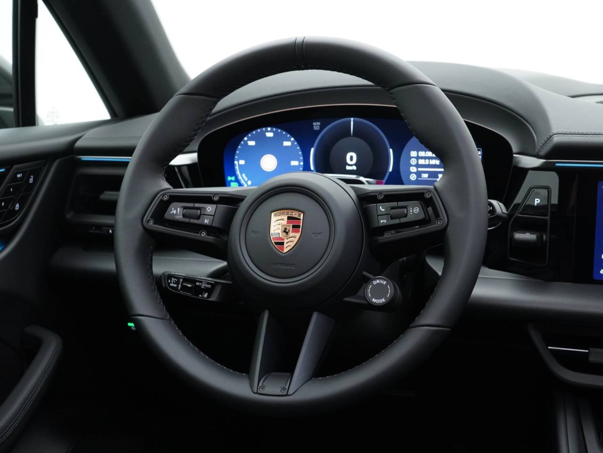 PORSCHE Macan 4-image-15