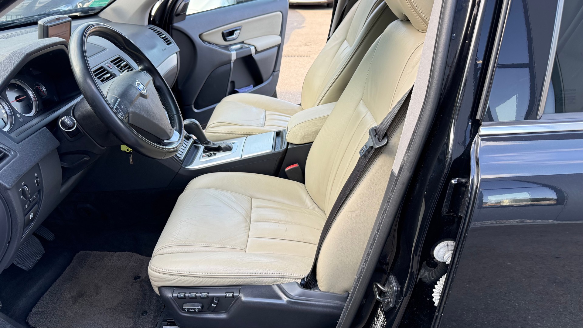 VOLVO XC90 D5 AWD Summum Geartronic-image-10