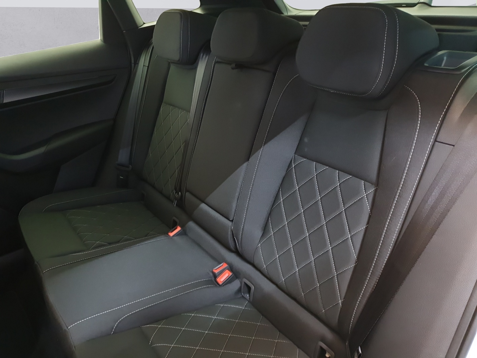 SKODA Karoq 1.5 TSI SportLine DSG-image-11