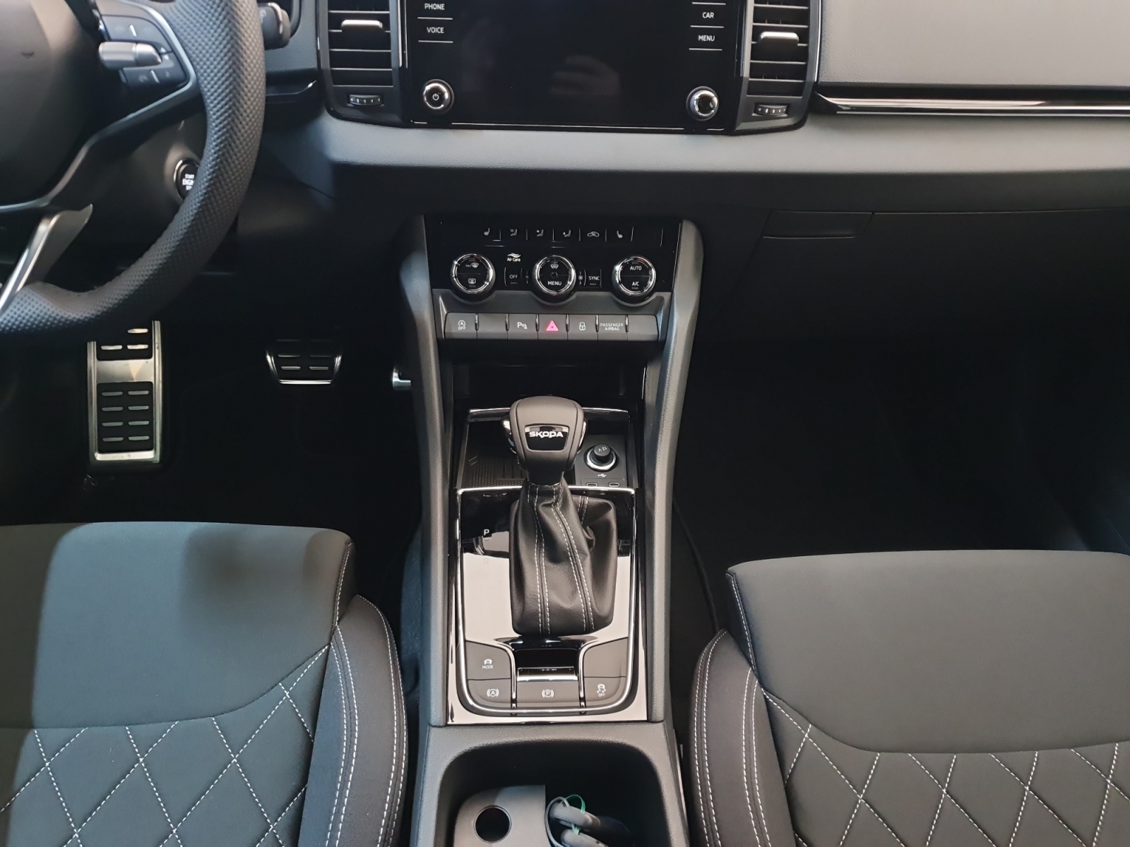 SKODA Karoq 1.5 TSI SportLine DSG-image-9