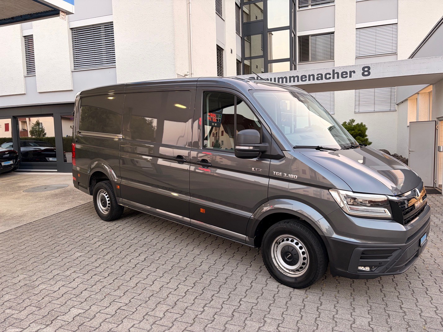 MAN TGE 3.180 Standard 4x4 A-image-1