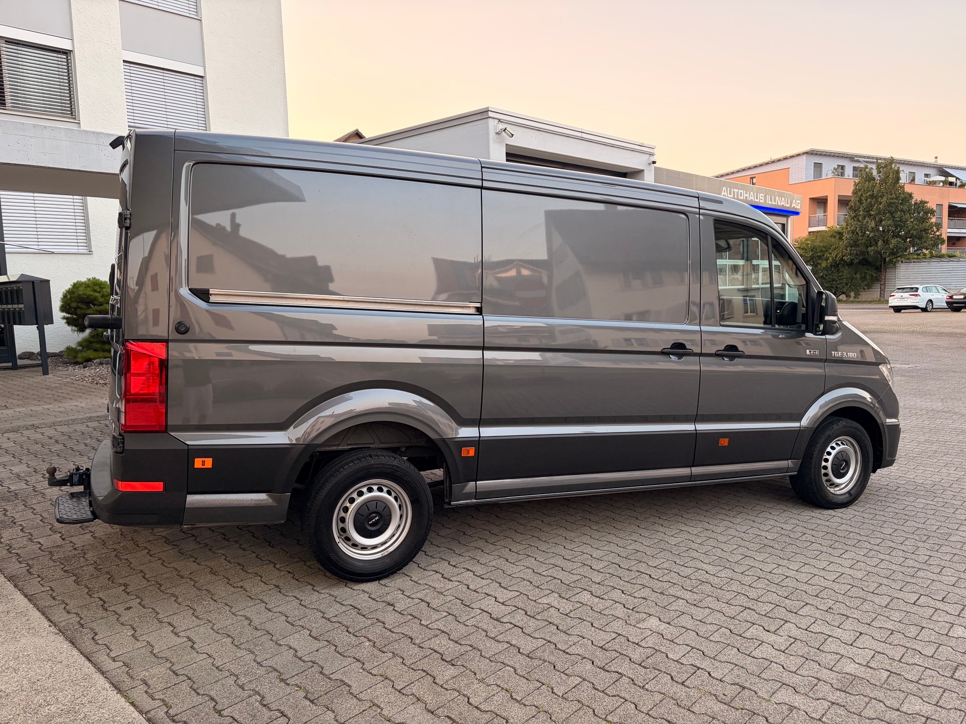 MAN TGE 3.180 Standard 4x4 A-image-2