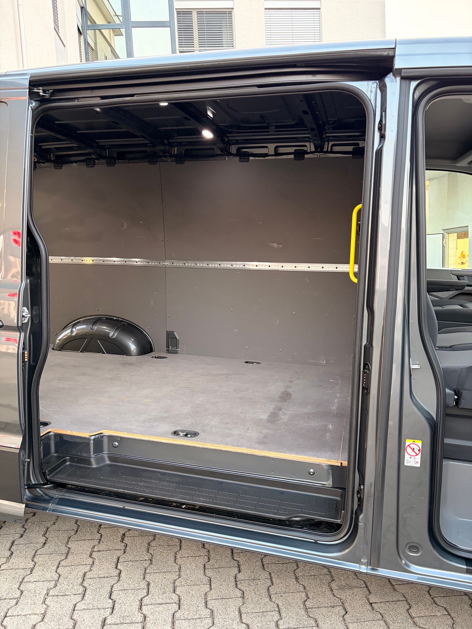 MAN TGE 3.180 Standard 4x4 A-image-6