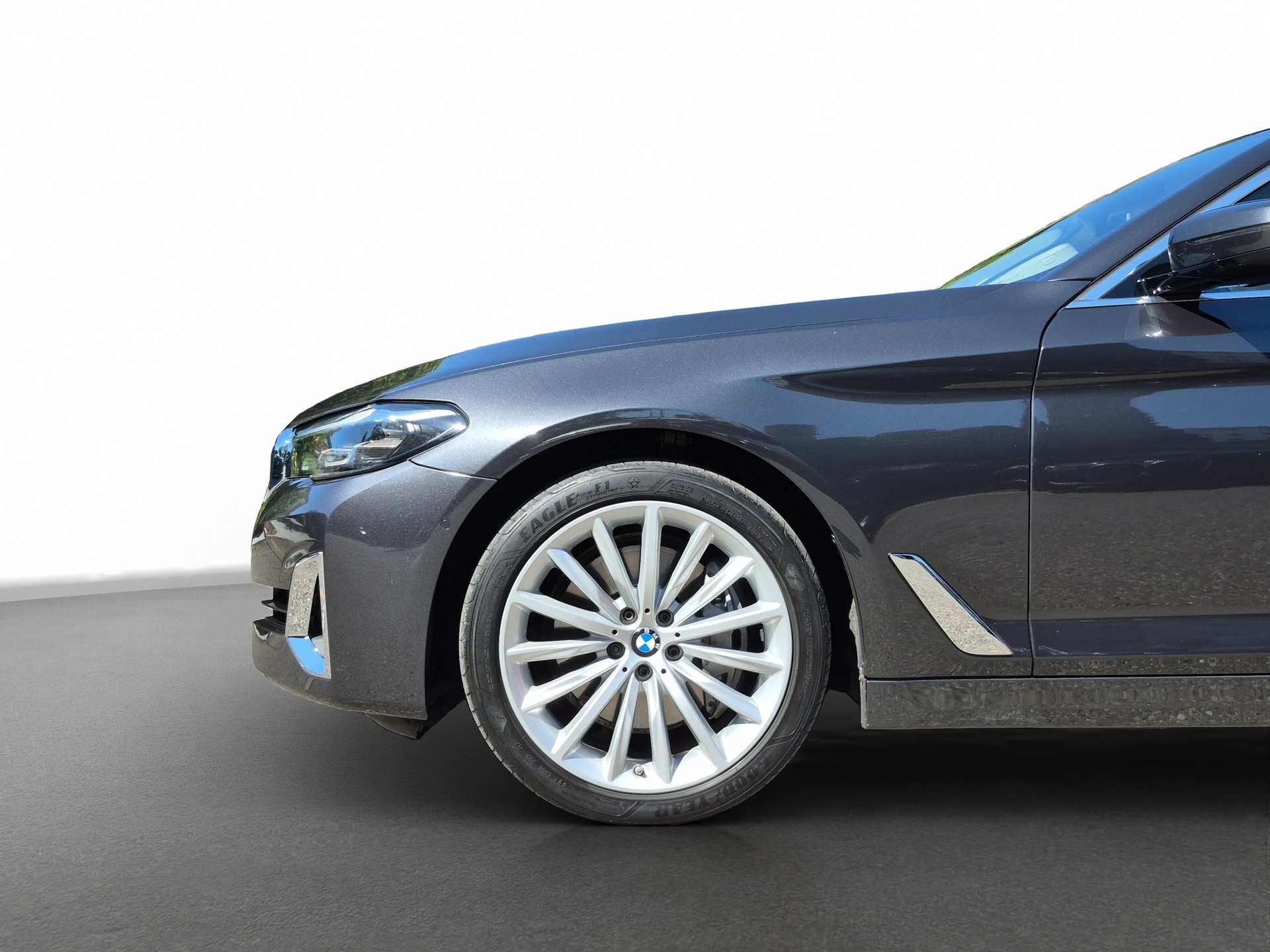 BMW 530d xDrive 48V Touring Luxury Line Steptronic *Neupreis 108'000 CHF/Massagesitze*-image-3
