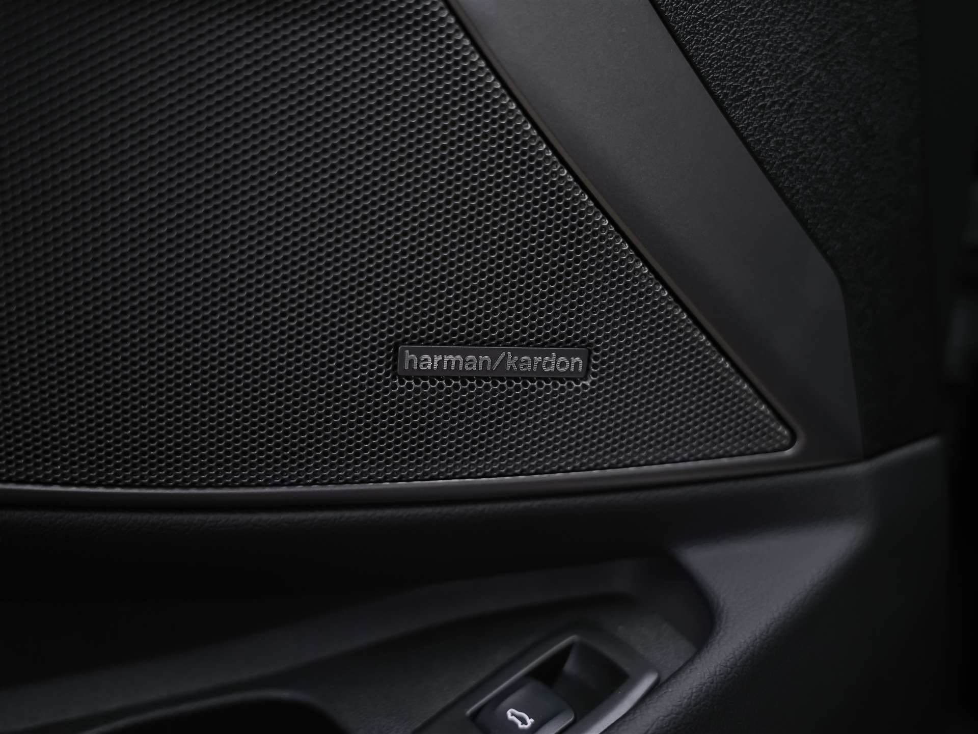 BMW M340i xDrive Steptronic M Sport Pro *Head-Up*Harman/Kardon*Individual Lackierung*-image-24