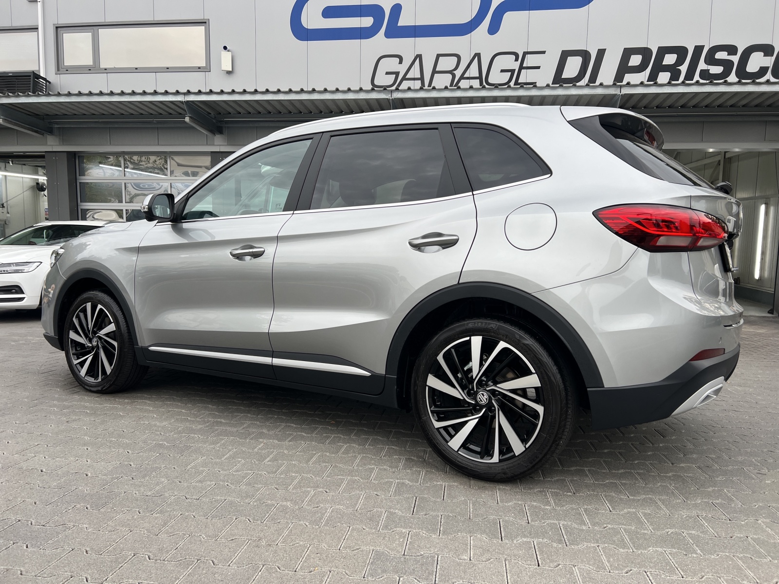 MG ZS 1.5 HEV Luxury-image-1
