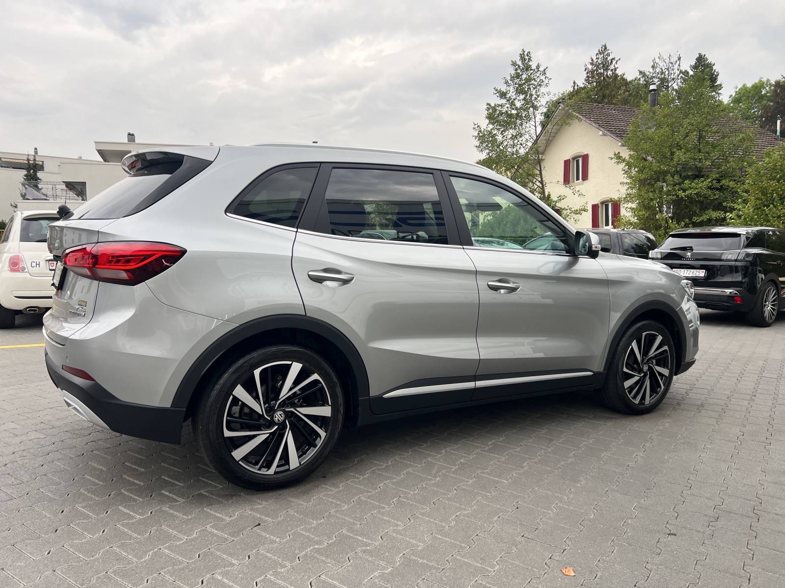 MG ZS 1.5 HEV Luxury-image-2