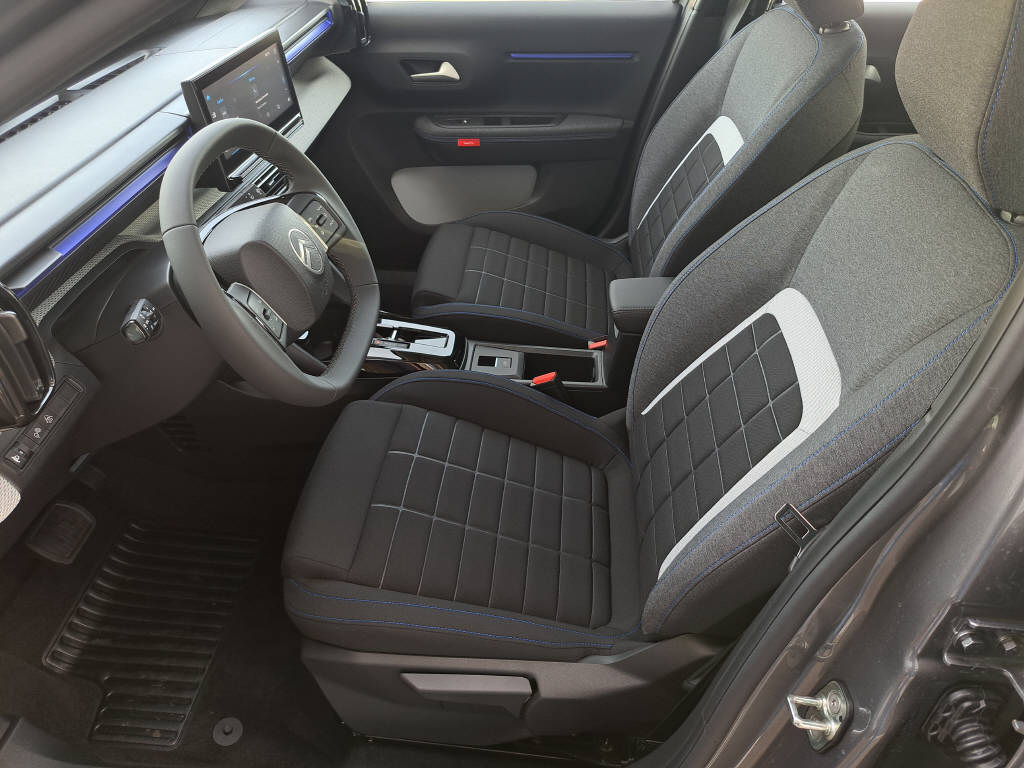CITROEN C3 1.2 Hybrid Plus 110cv autom.-image-7