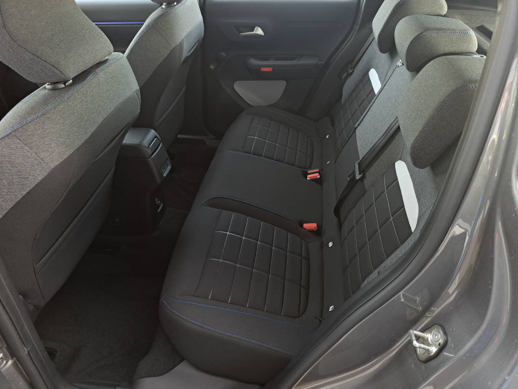 CITROEN C3 1.2 Hybrid Plus 110cv autom.-image-9