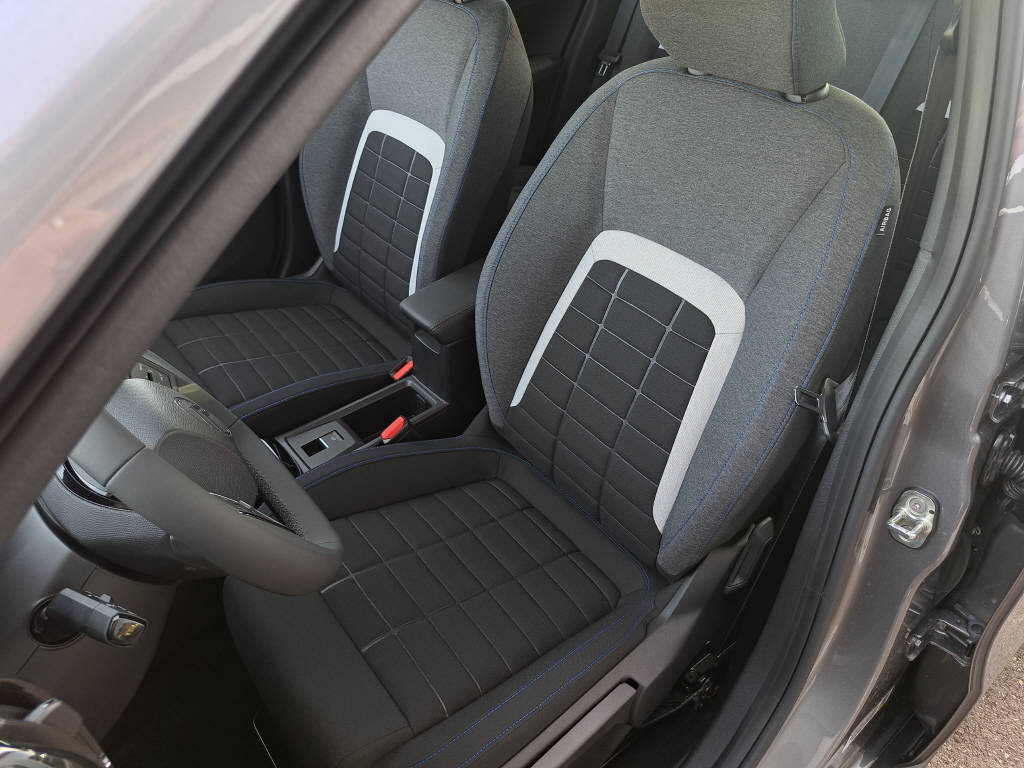CITROEN C3 1.2 Hybrid Plus 110cv autom.-image-8