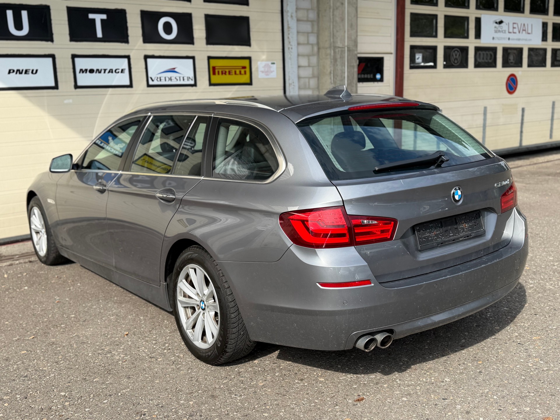 BMW 520d Touring Steptronic-image-5