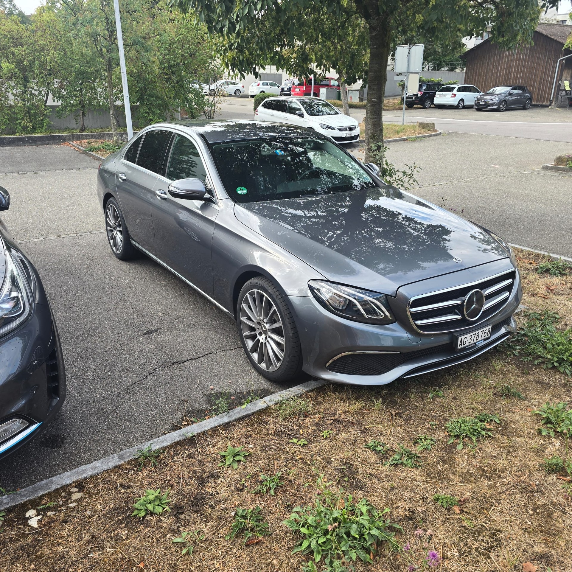 MERCEDES-BENZ E 200-image-1