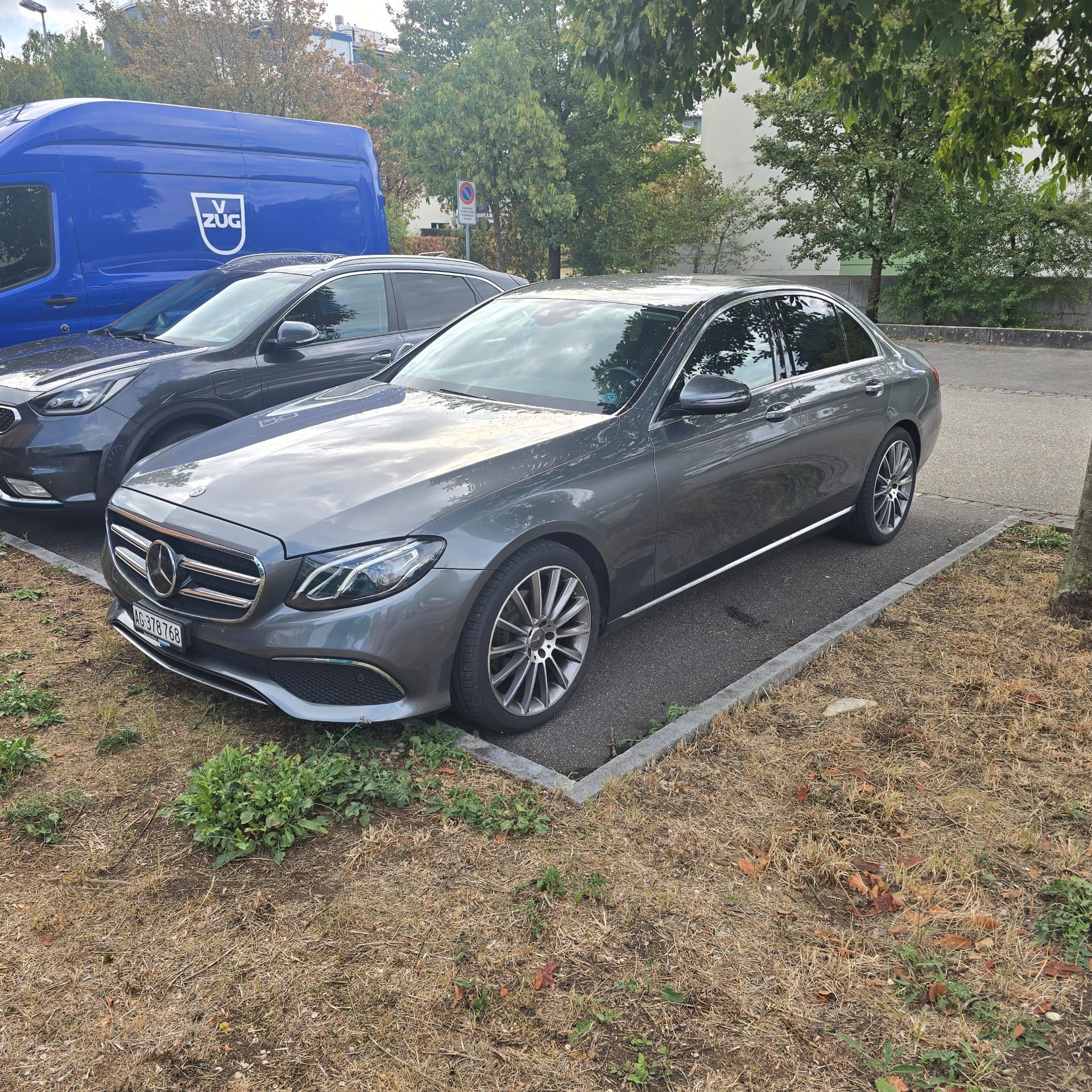 MERCEDES-BENZ E 200-image-0