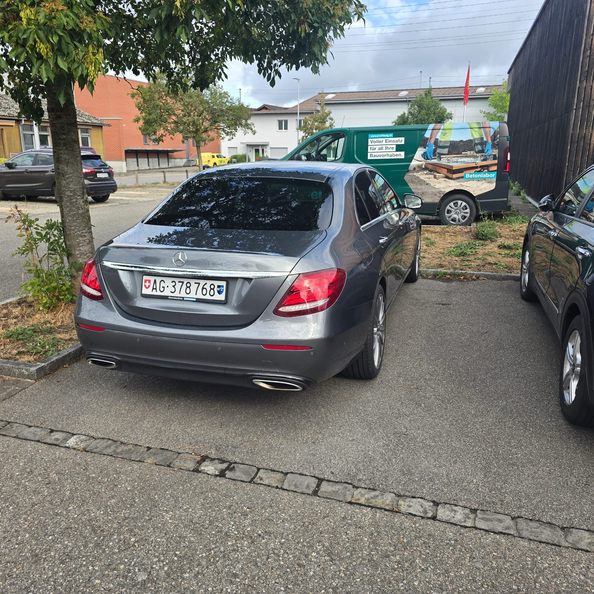 MERCEDES-BENZ E 200-image-3