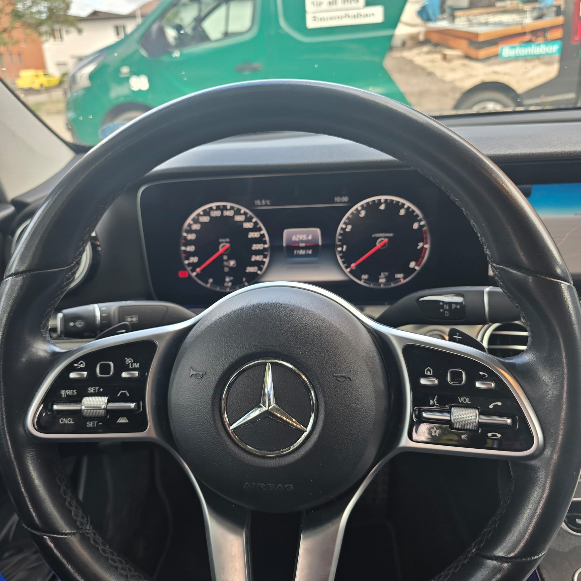 MERCEDES-BENZ E 200-image-4