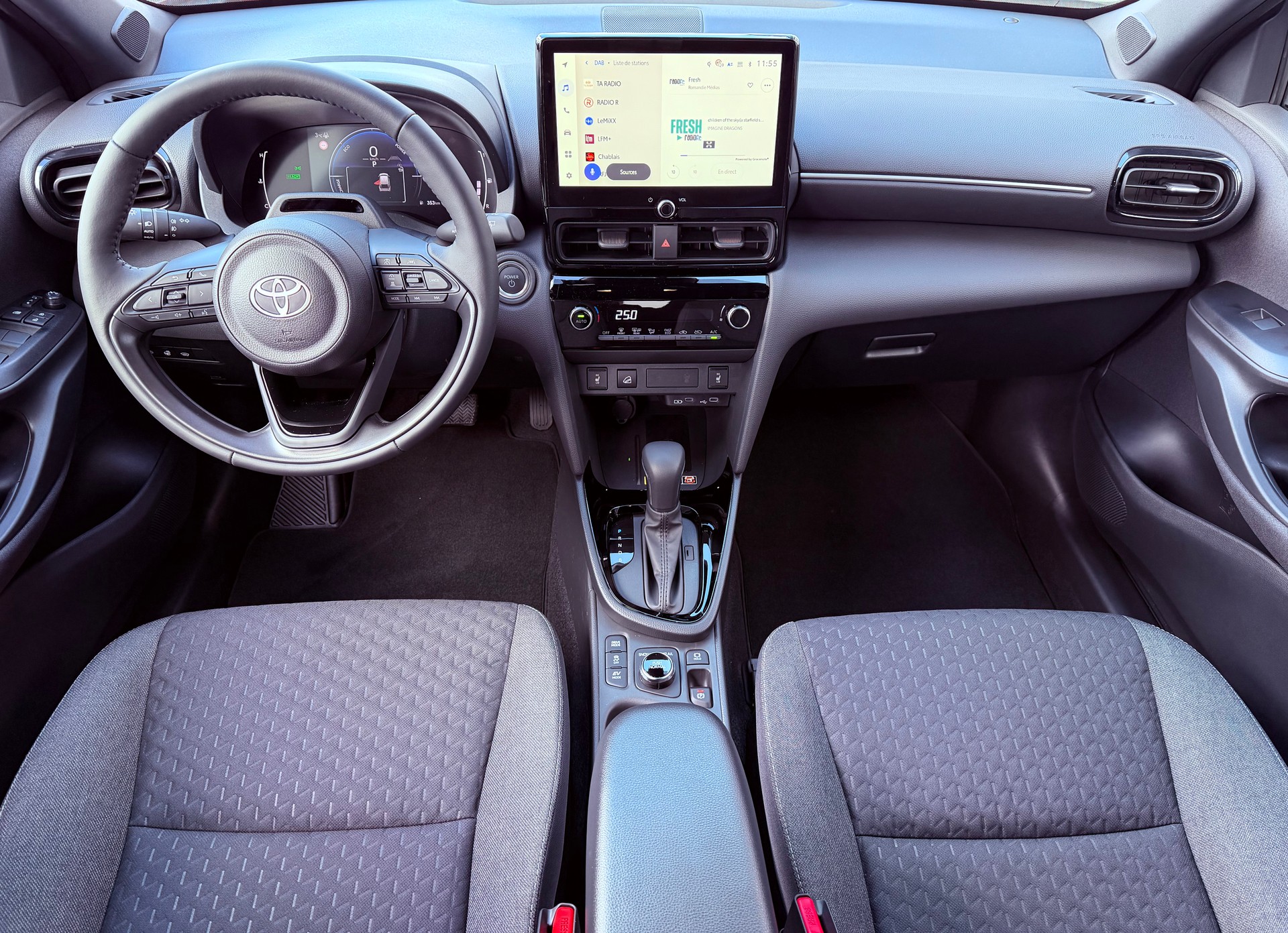 TOYOTA Yaris Cross 1.5 Trend AWDi e-CVT-image-12