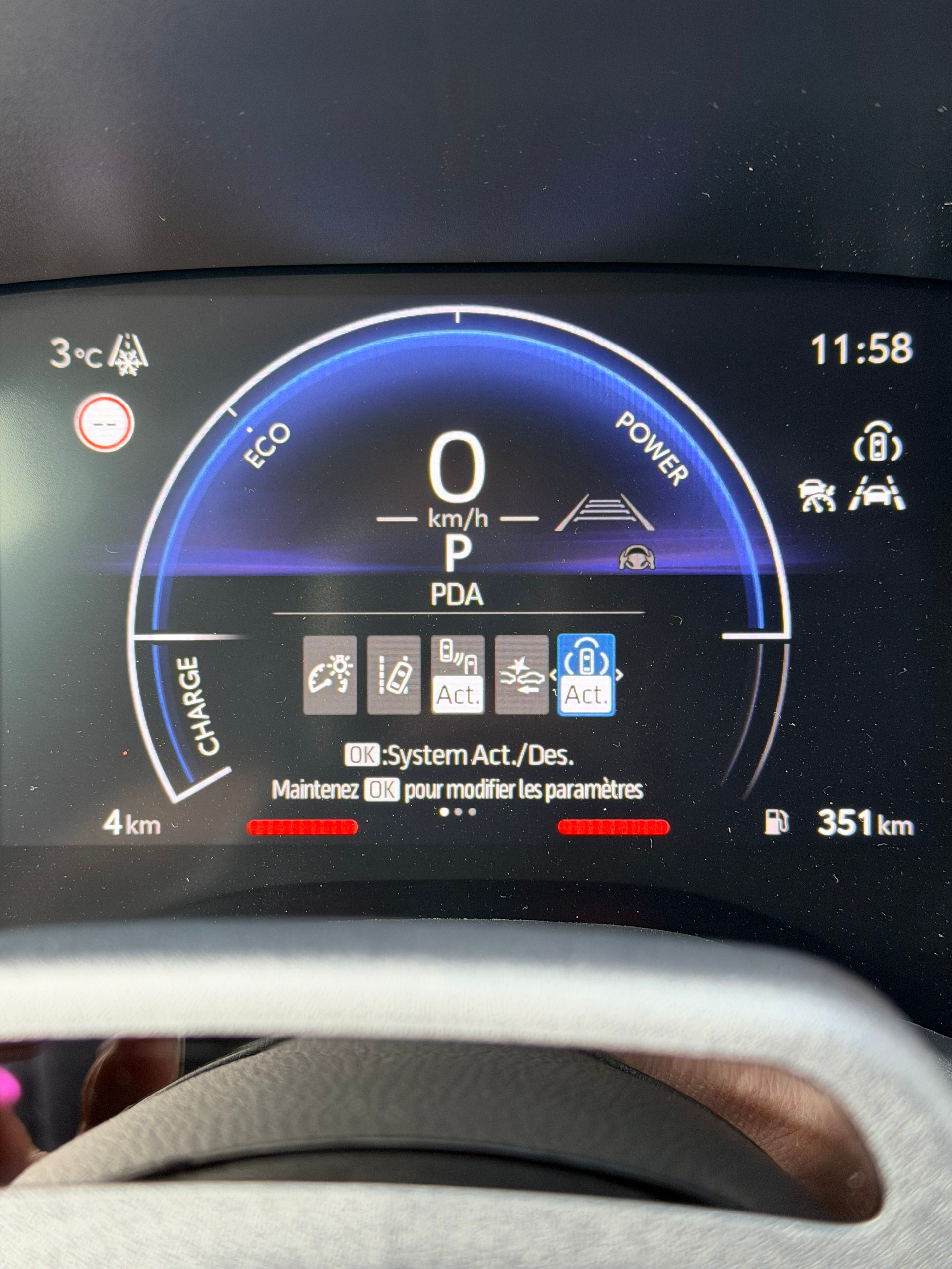 TOYOTA Yaris Cross 1.5 Trend AWDi e-CVT-image-18