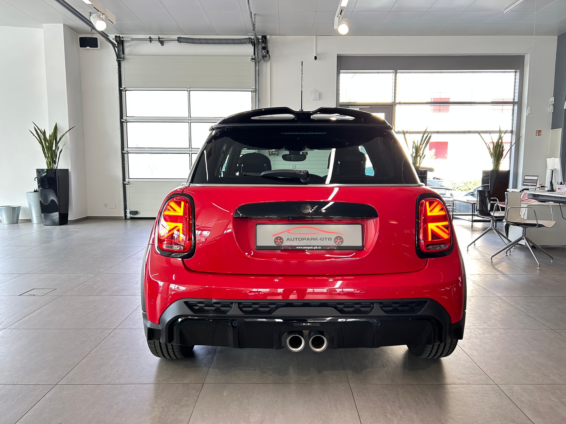 MINI Cooper John Cooper Works Steptronic-image-7