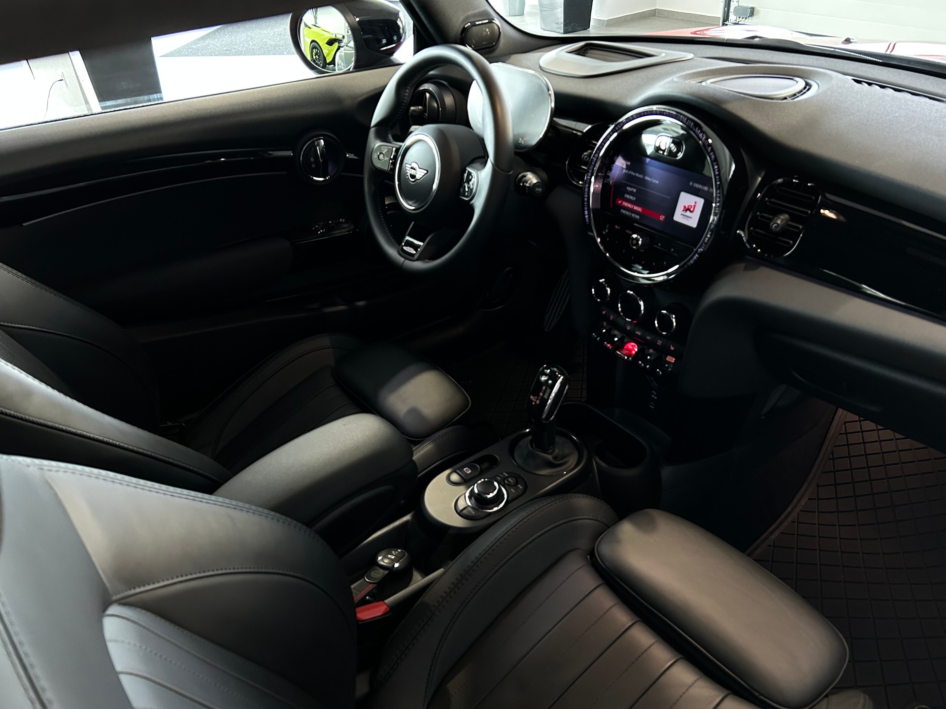 MINI Cooper John Cooper Works Steptronic-image-16