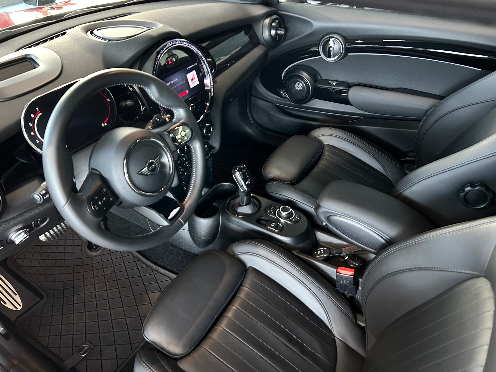 MINI Cooper John Cooper Works Steptronic-image-12