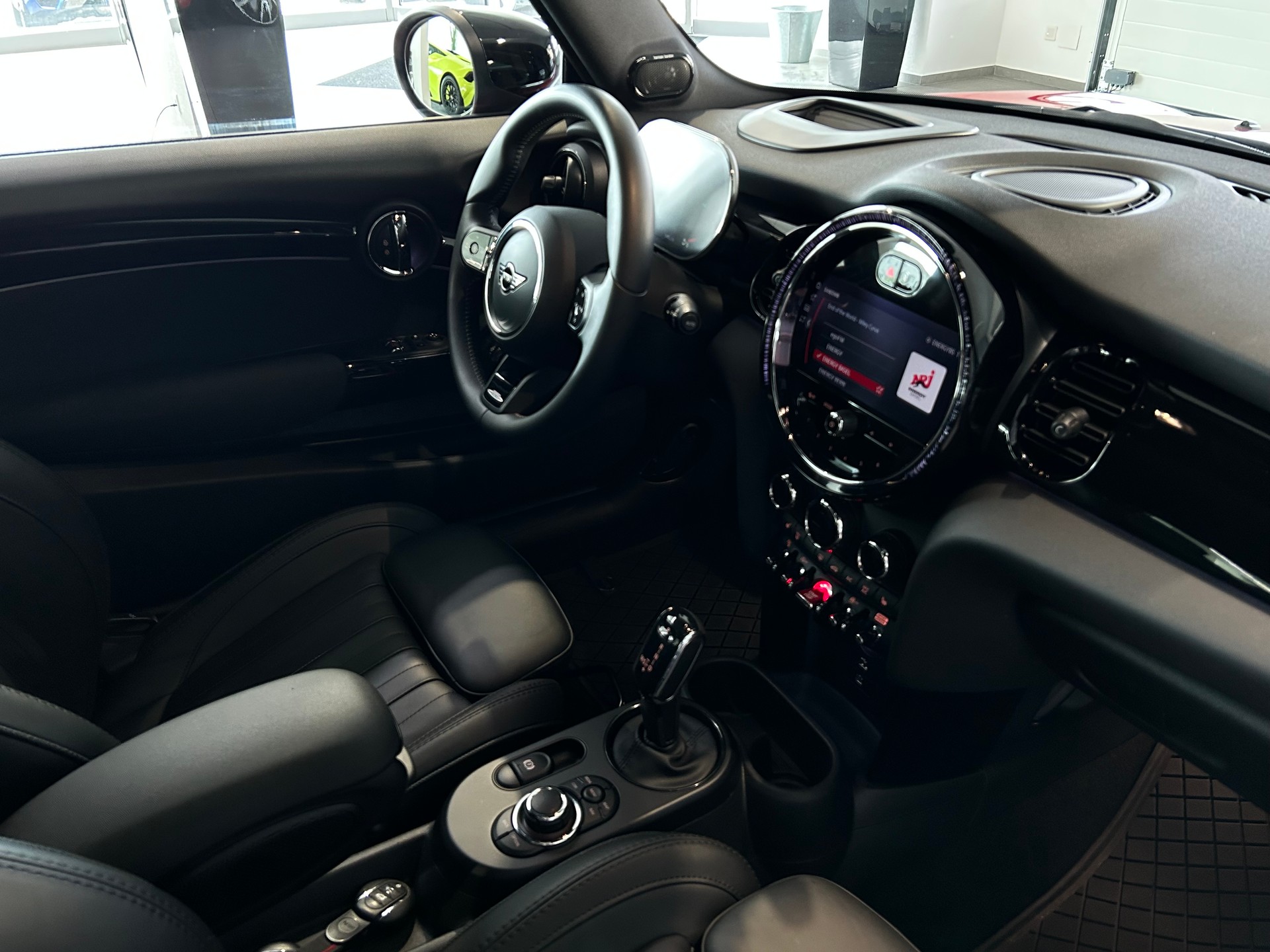 MINI Cooper John Cooper Works Steptronic-image-17