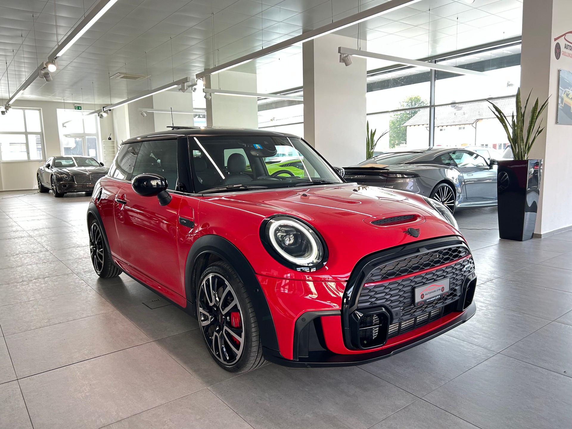 MINI Cooper John Cooper Works Steptronic-image-1