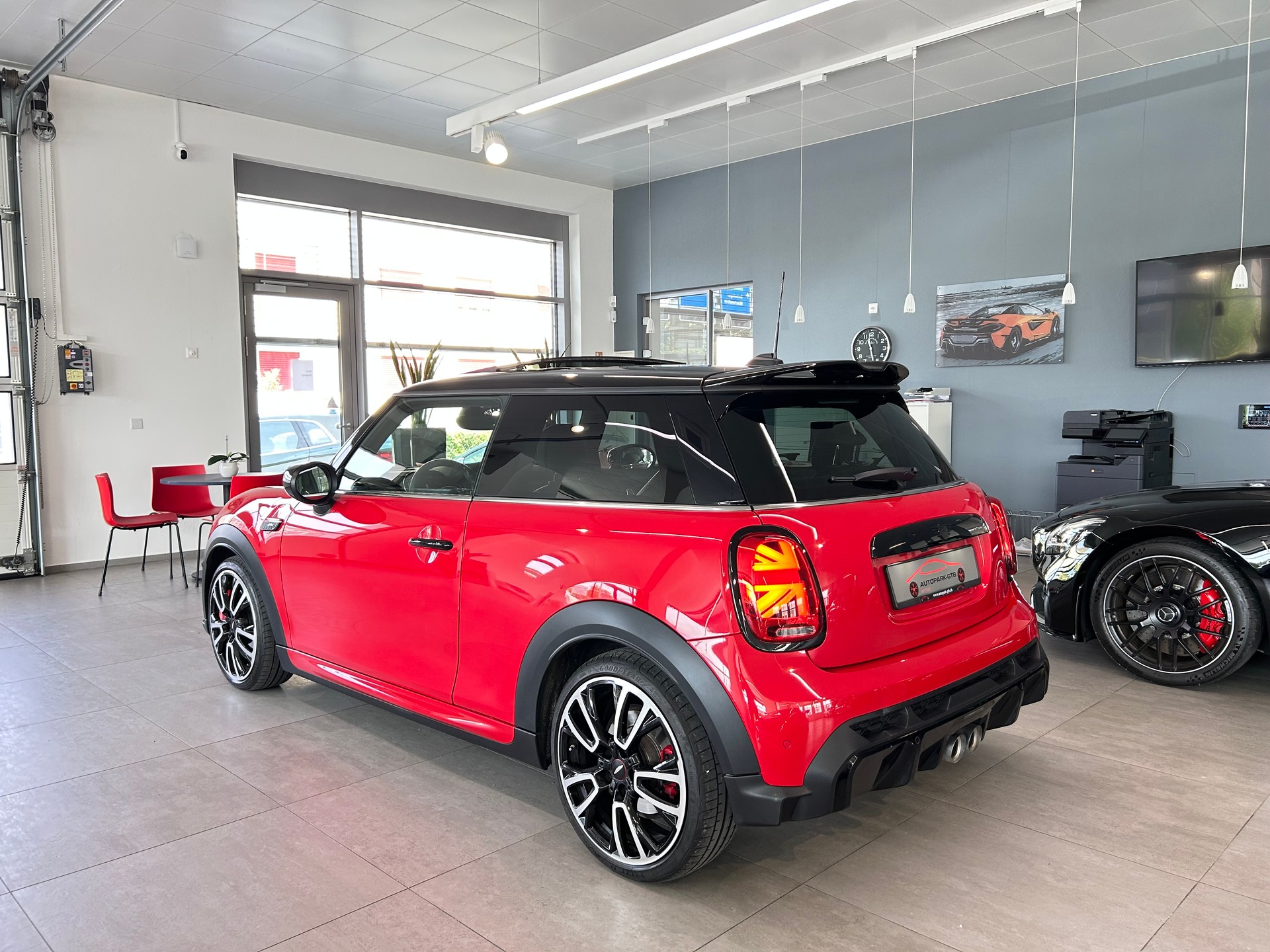 MINI Cooper John Cooper Works Steptronic-image-5