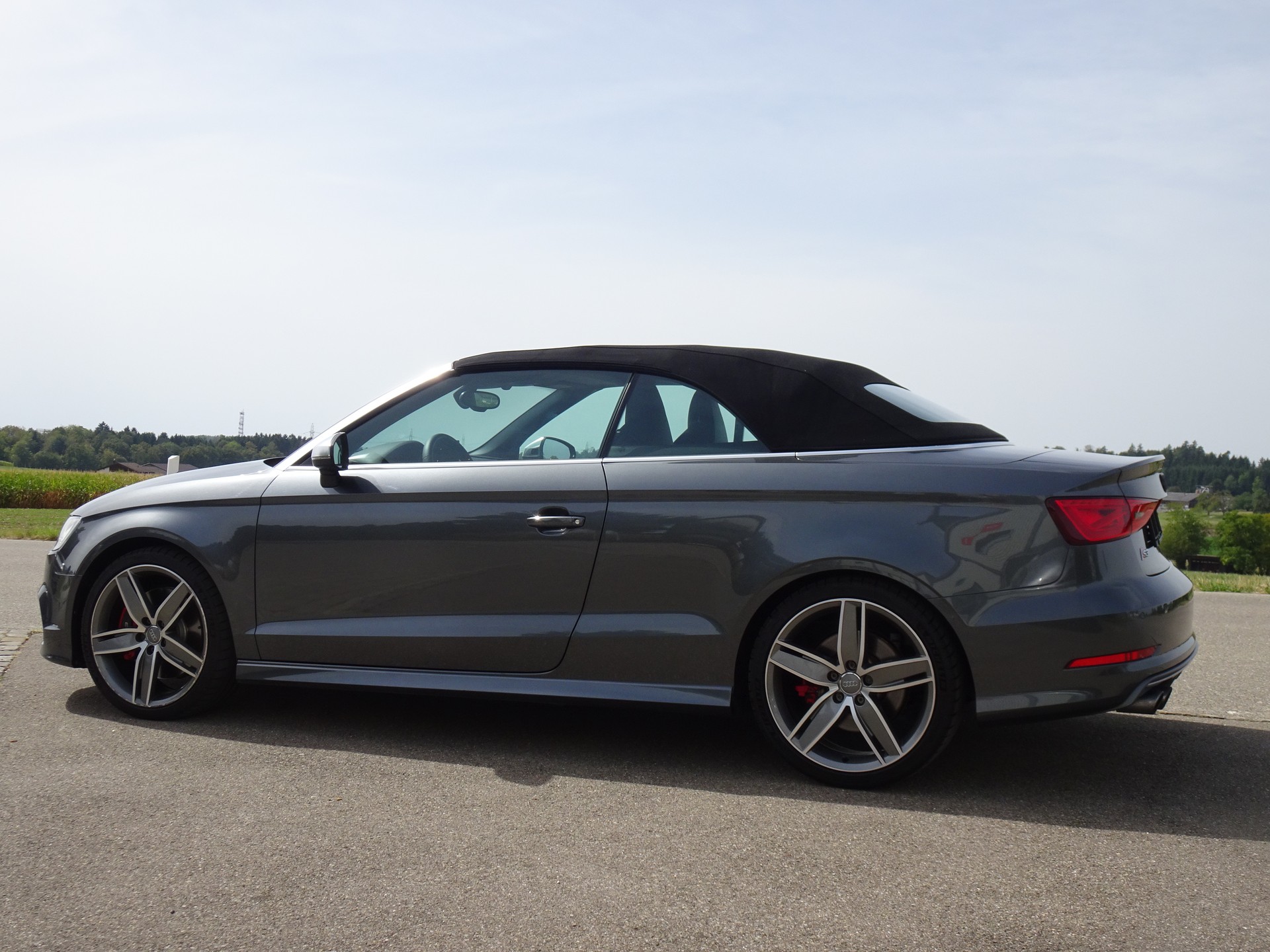 AUDI S3 Cabrio 2.0 TFSI quattro S-tronic-image-6