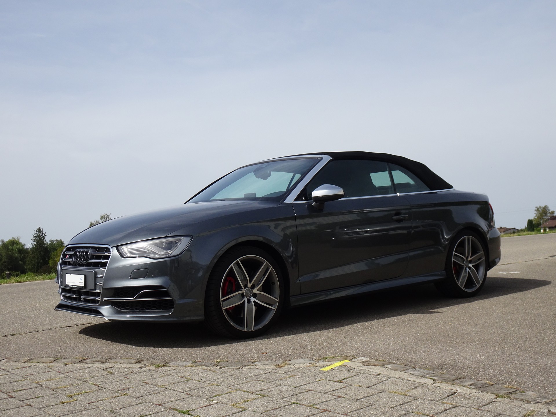 AUDI S3 Cabrio 2.0 TFSI quattro S-tronic-image-5