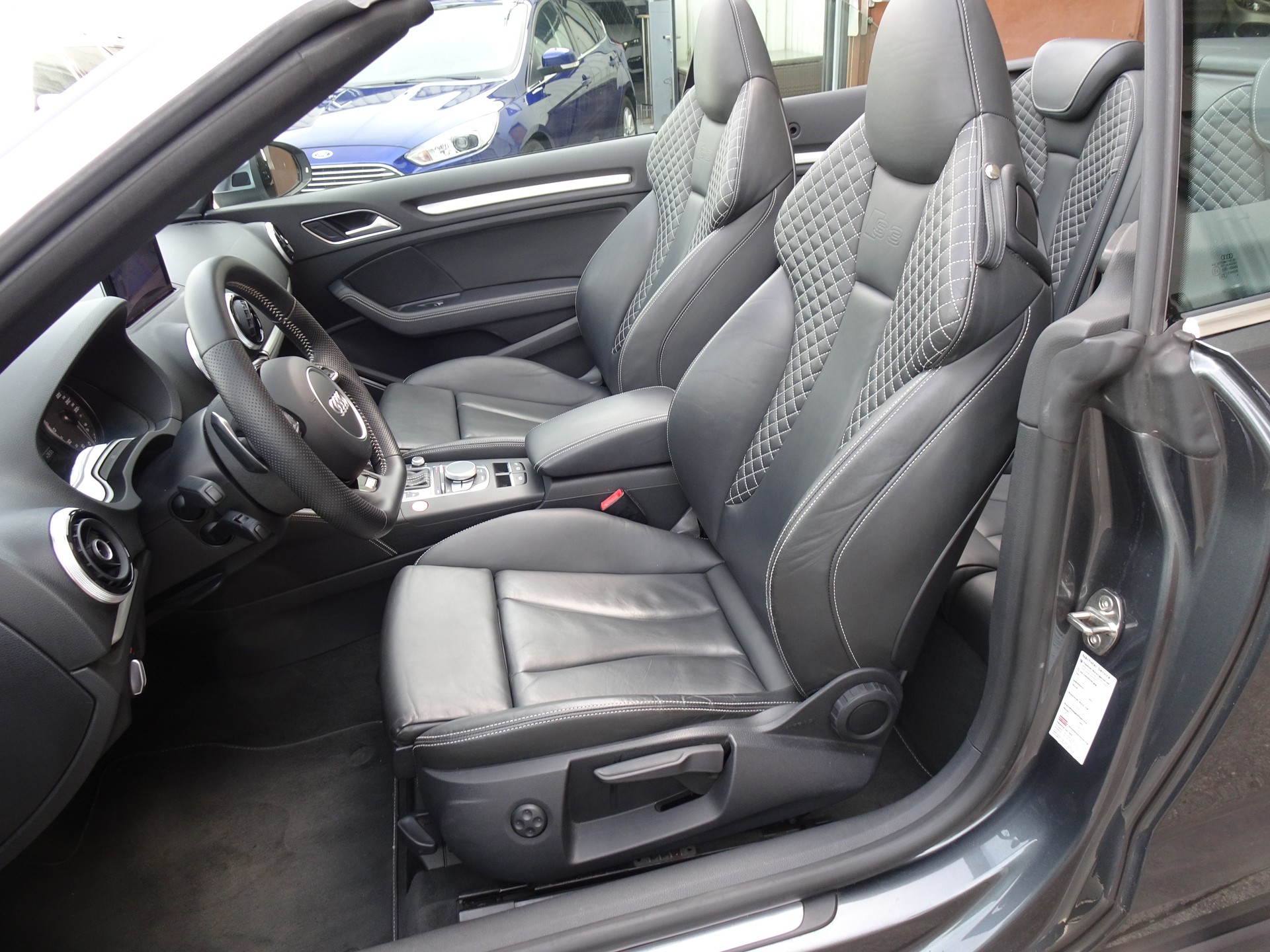 AUDI S3 Cabrio 2.0 TFSI quattro S-tronic-image-10