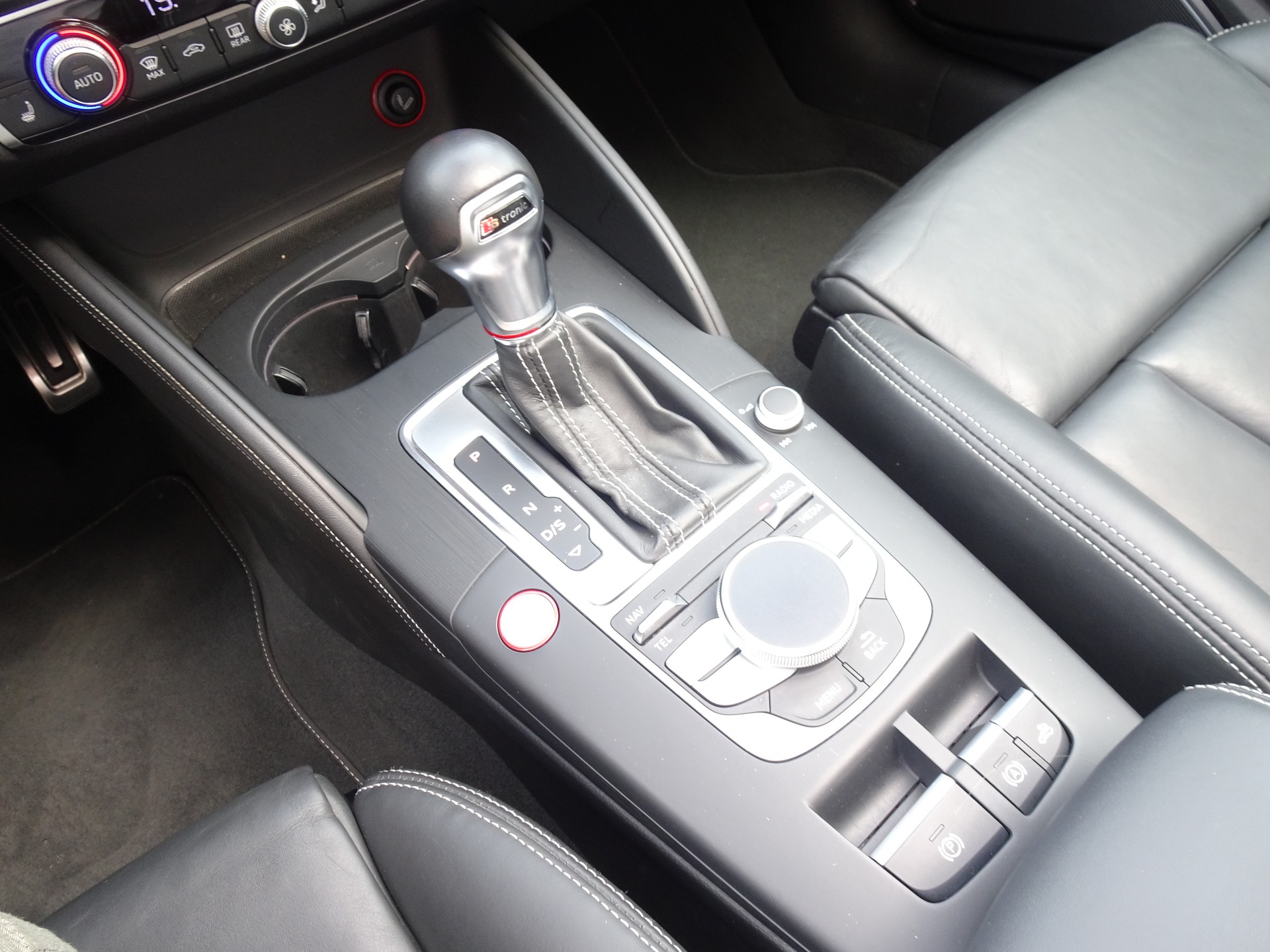 AUDI S3 Cabrio 2.0 TFSI quattro S-tronic-image-9