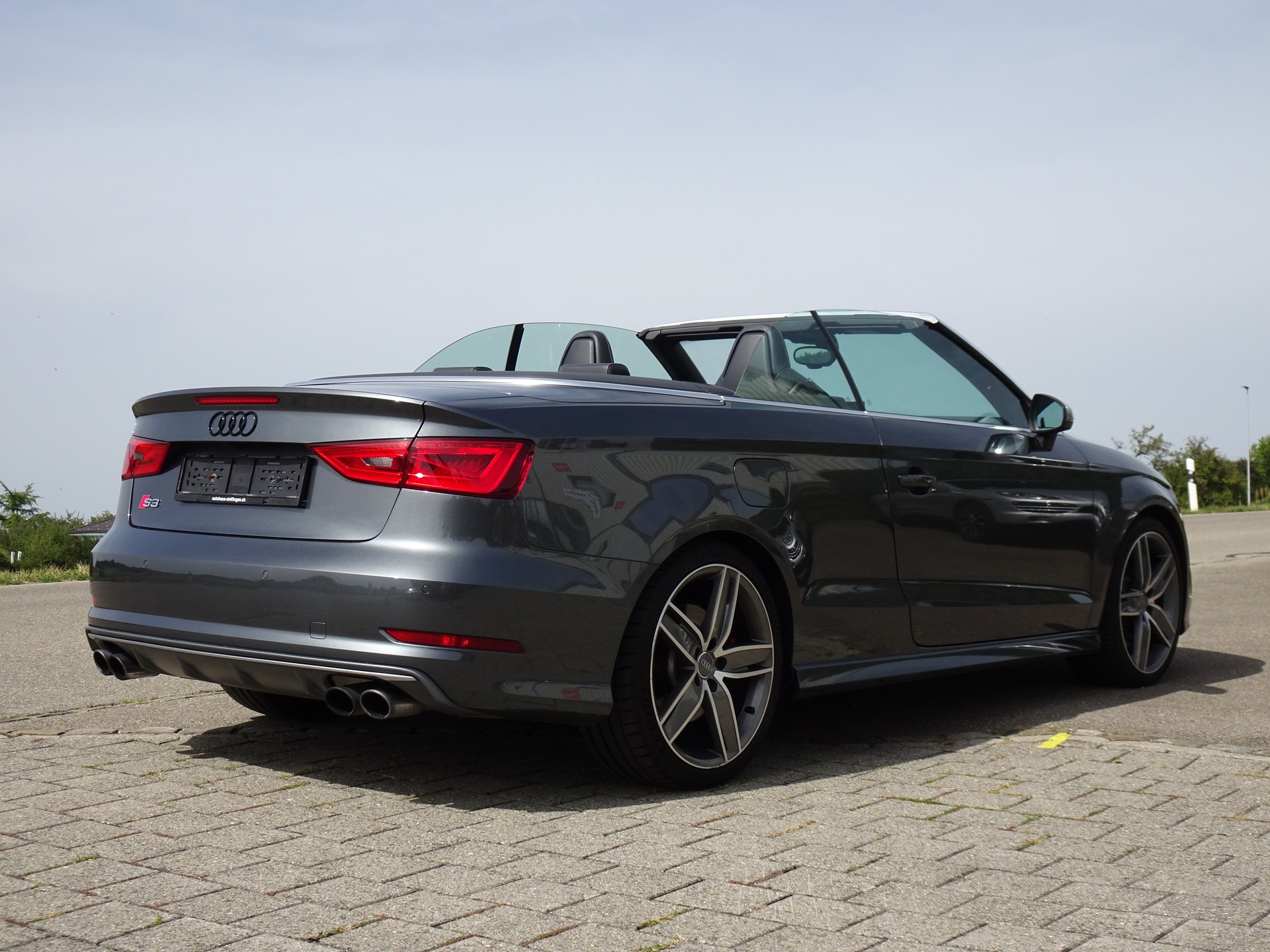 AUDI S3 Cabrio 2.0 TFSI quattro S-tronic-image-3