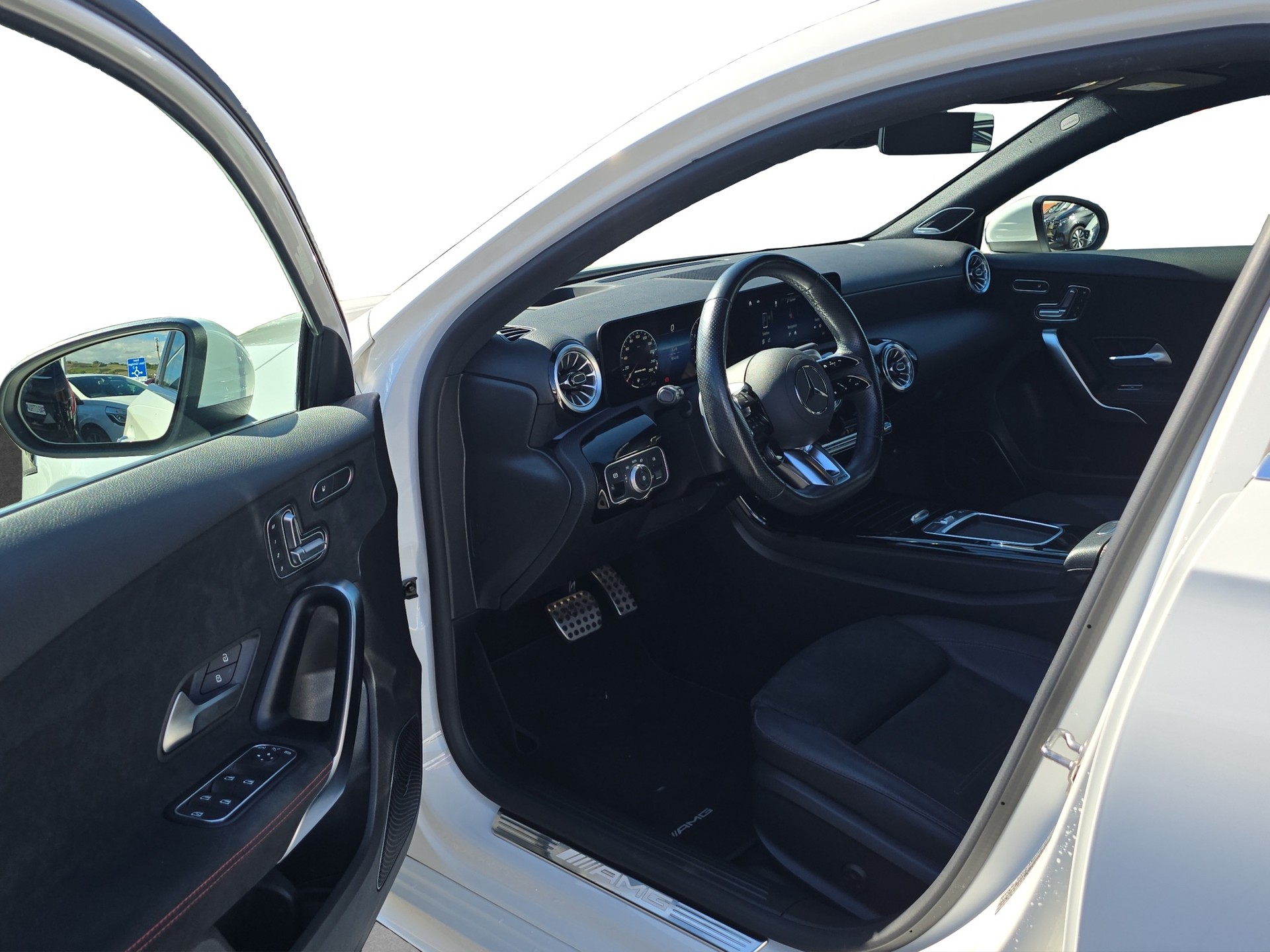 MERCEDES-BENZ A AMG 35 4Matic 8G-DCT-image-6
