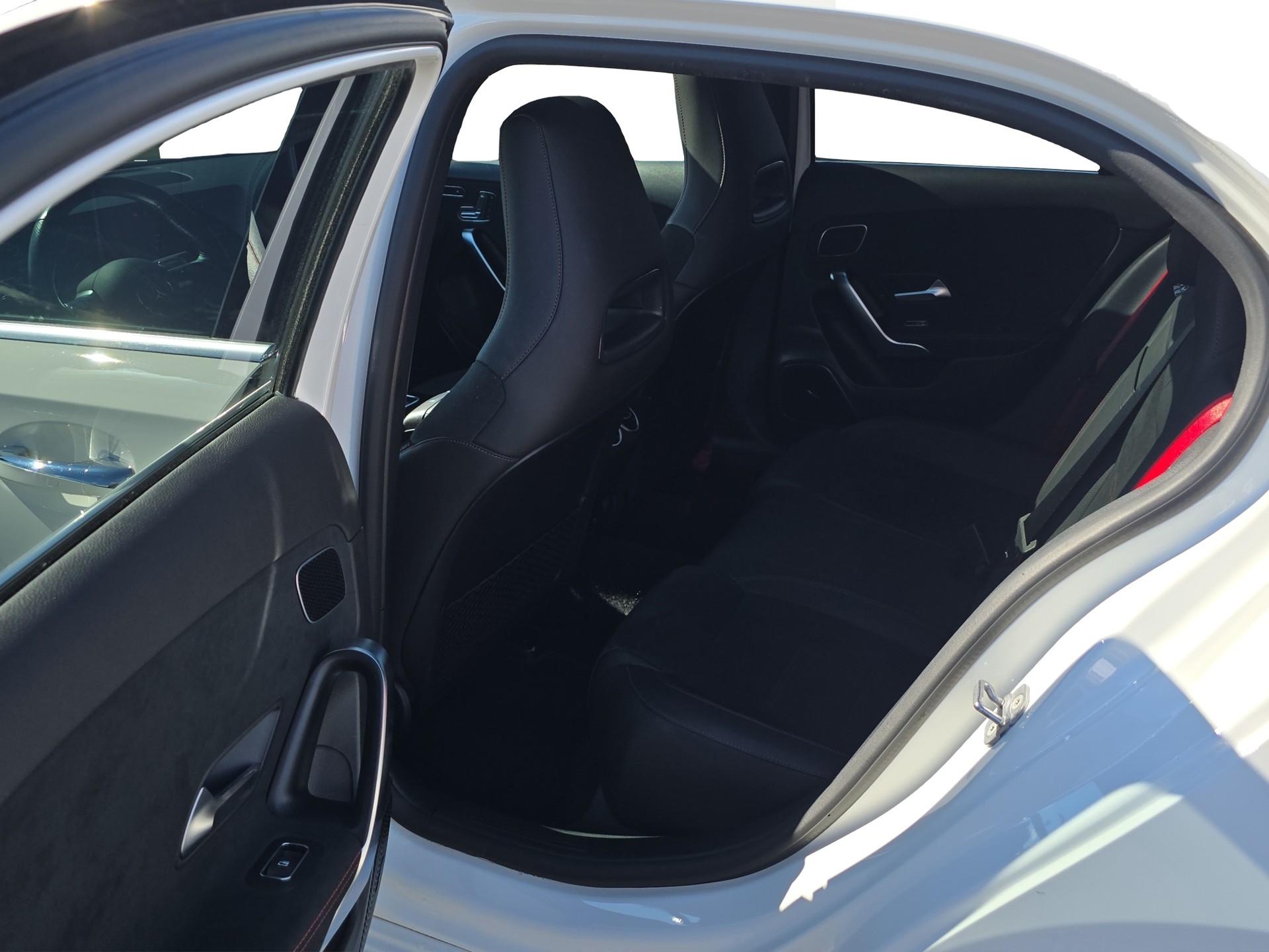 MERCEDES-BENZ A AMG 35 4Matic 8G-DCT-image-8
