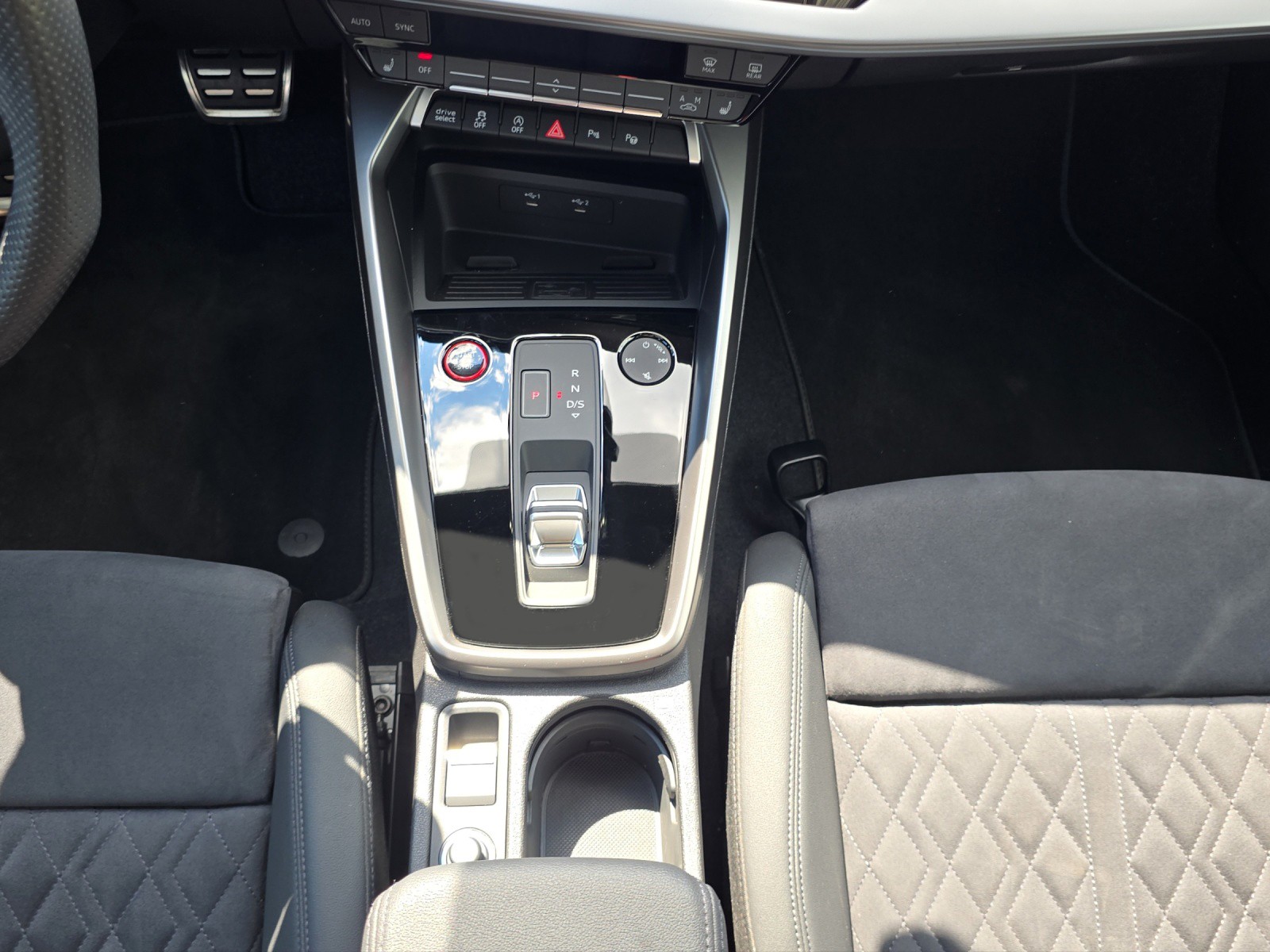 AUDI RS3 Sportback 2.5 TSI quattro S-tronic-image-9