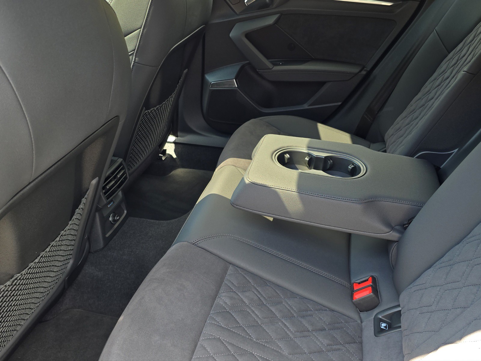 AUDI RS3 Sportback 2.5 TSI quattro S-tronic-image-7