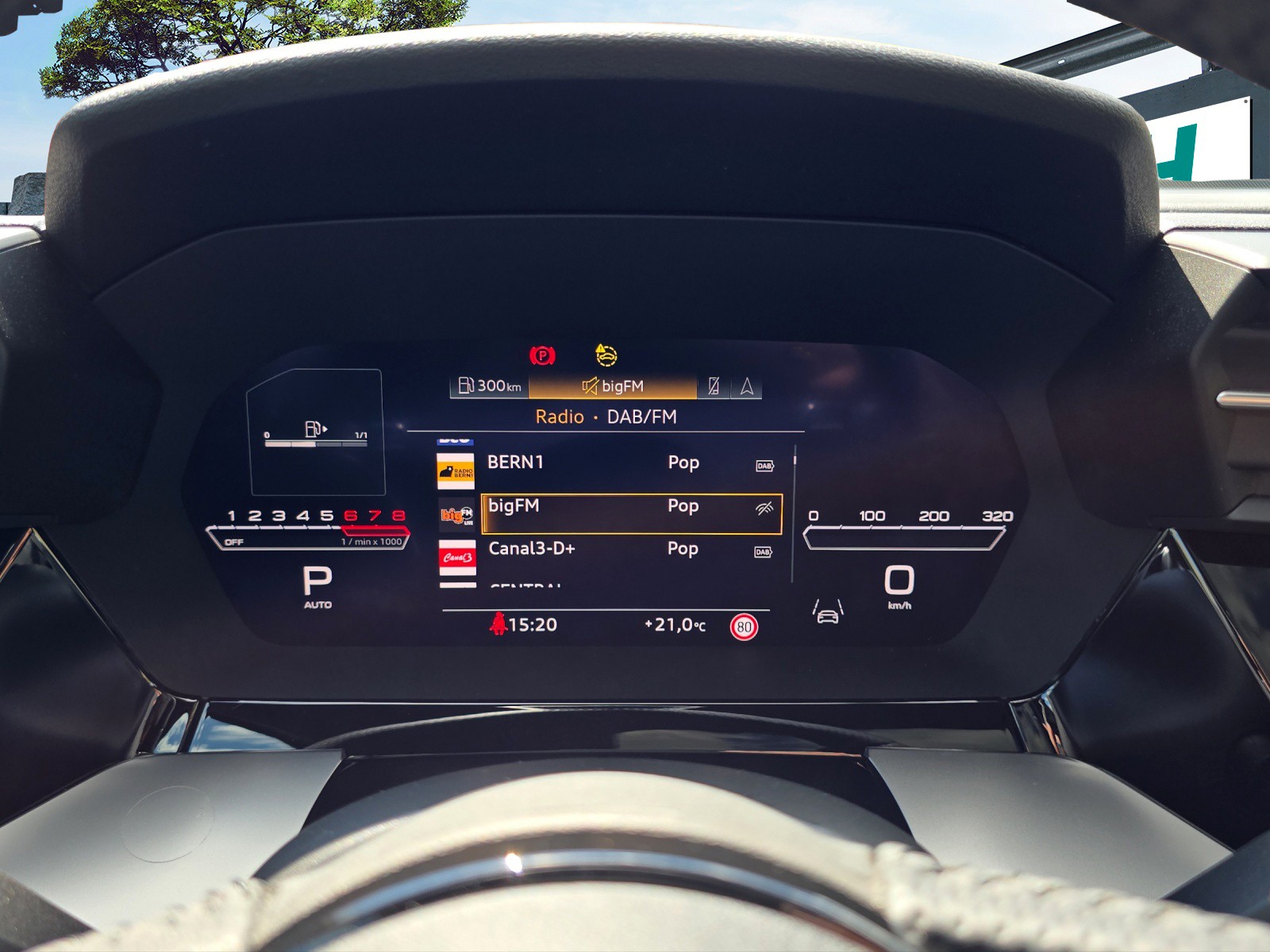 AUDI RS3 Sportback 2.5 TSI quattro S-tronic-image-11